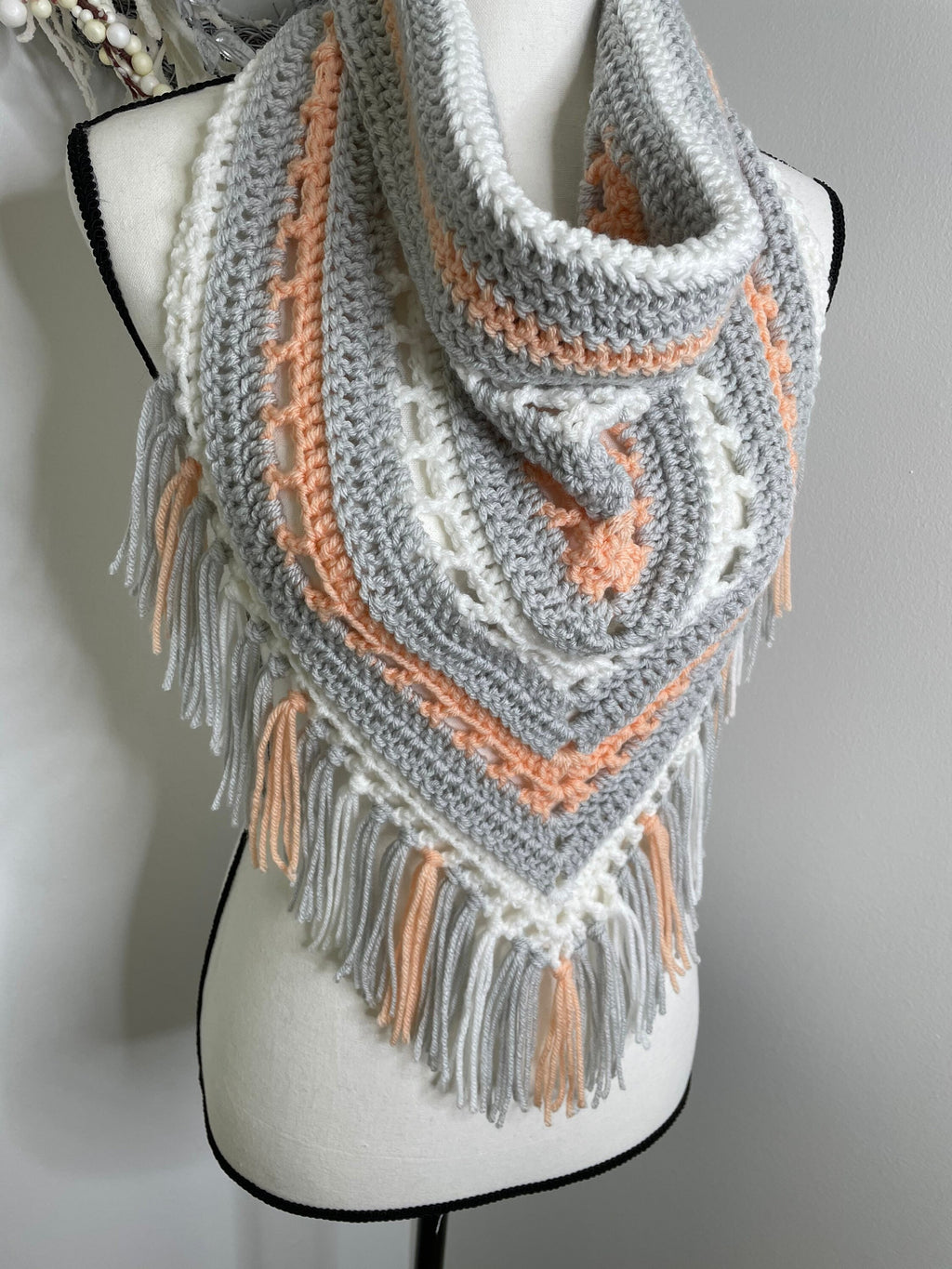 Women’s crochet cowl