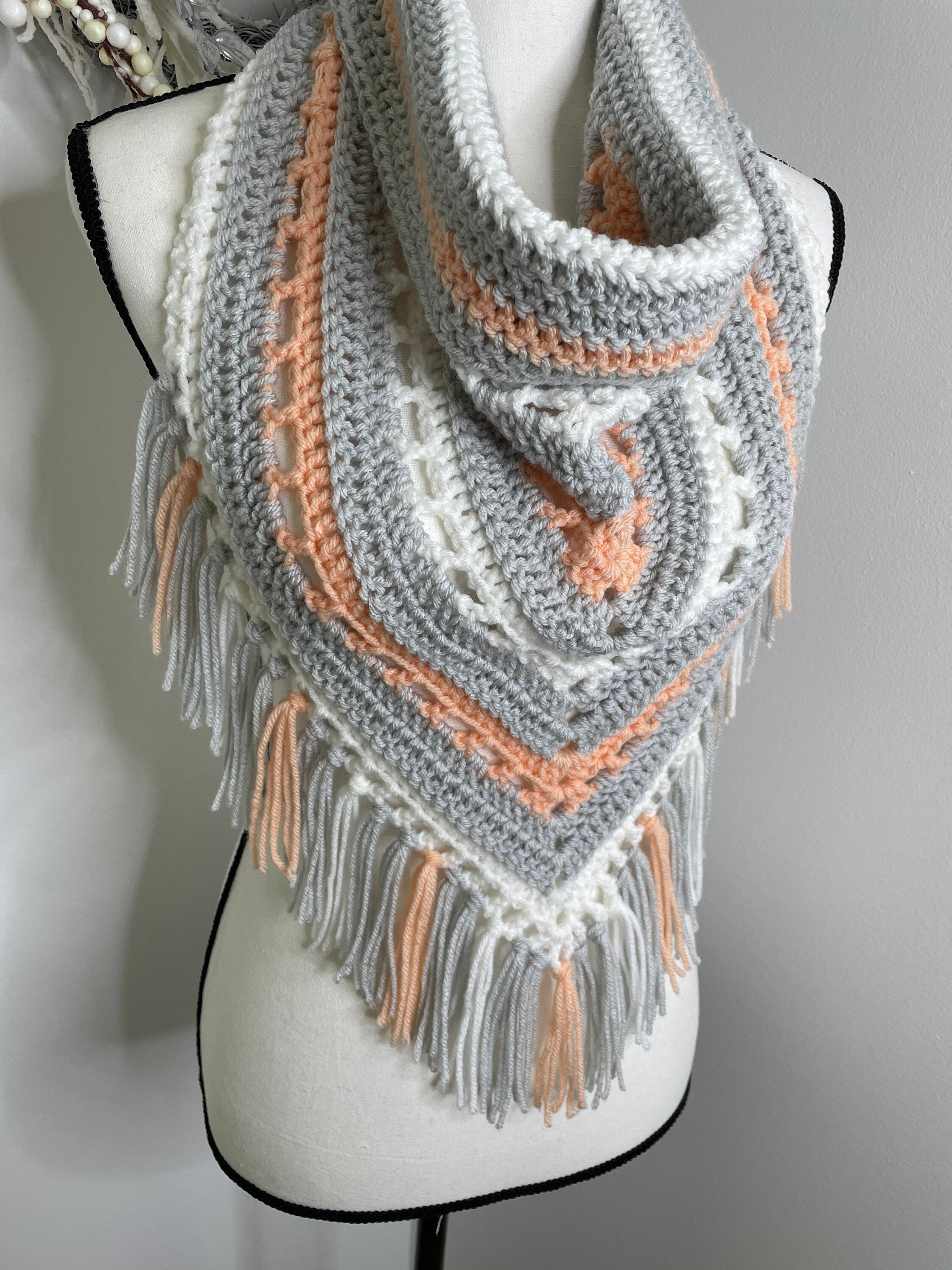 Women’s crochet cowl