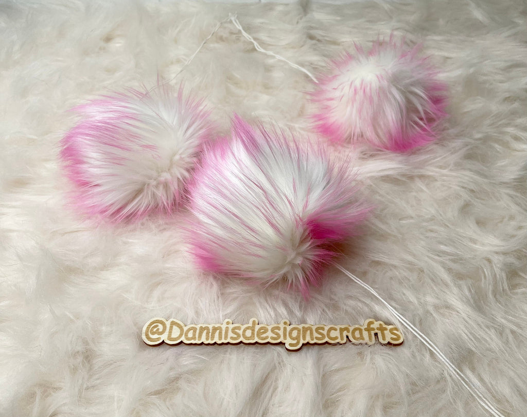 Bubble gum tip Faux fur Pom Pom