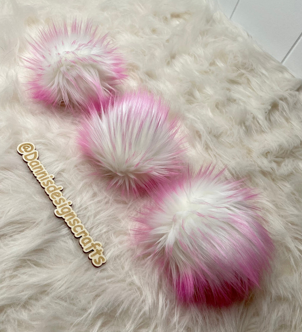 Bubble gum tip Faux fur Pom Pom