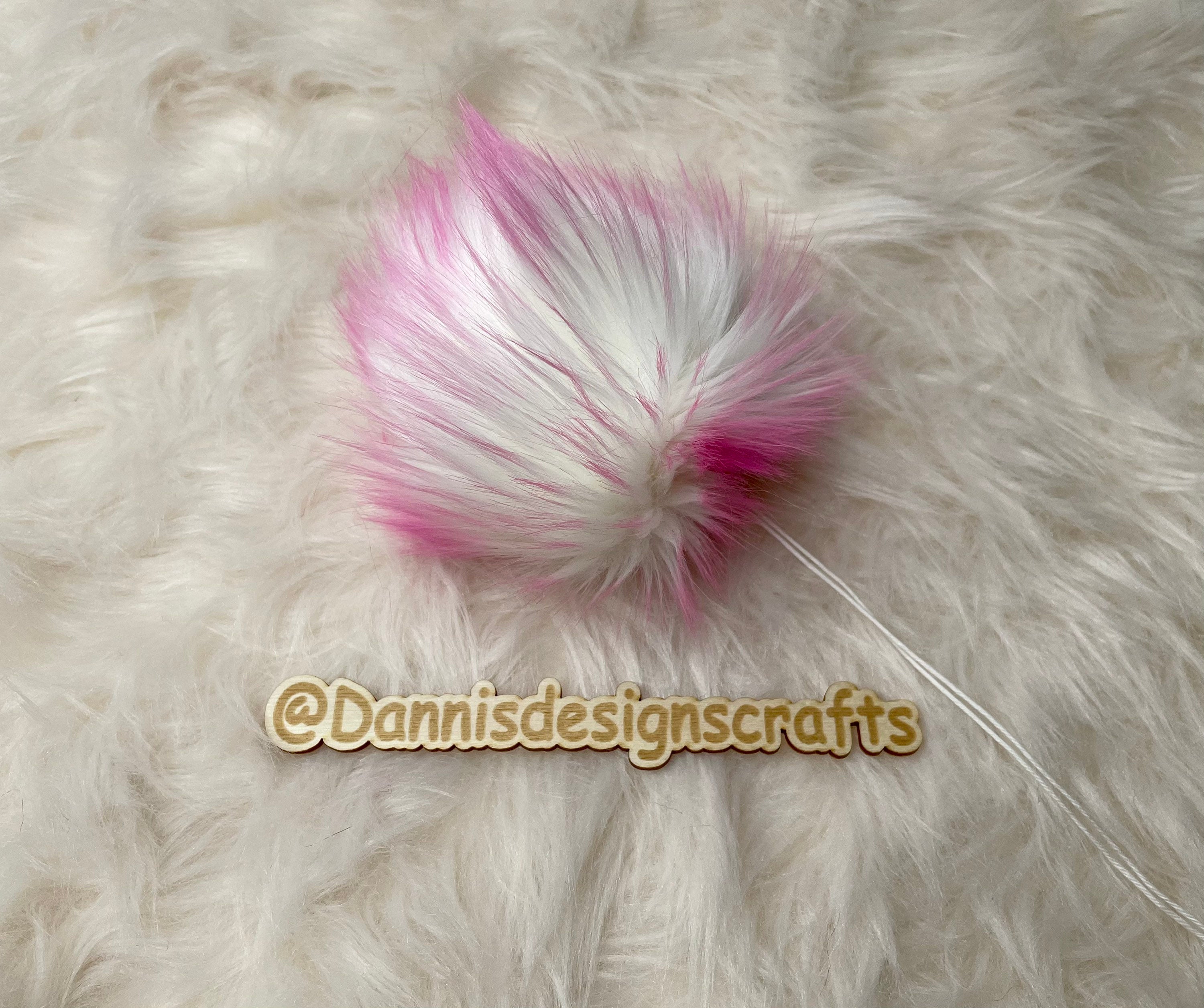 Bubble gum tip Faux fur Pom Pom