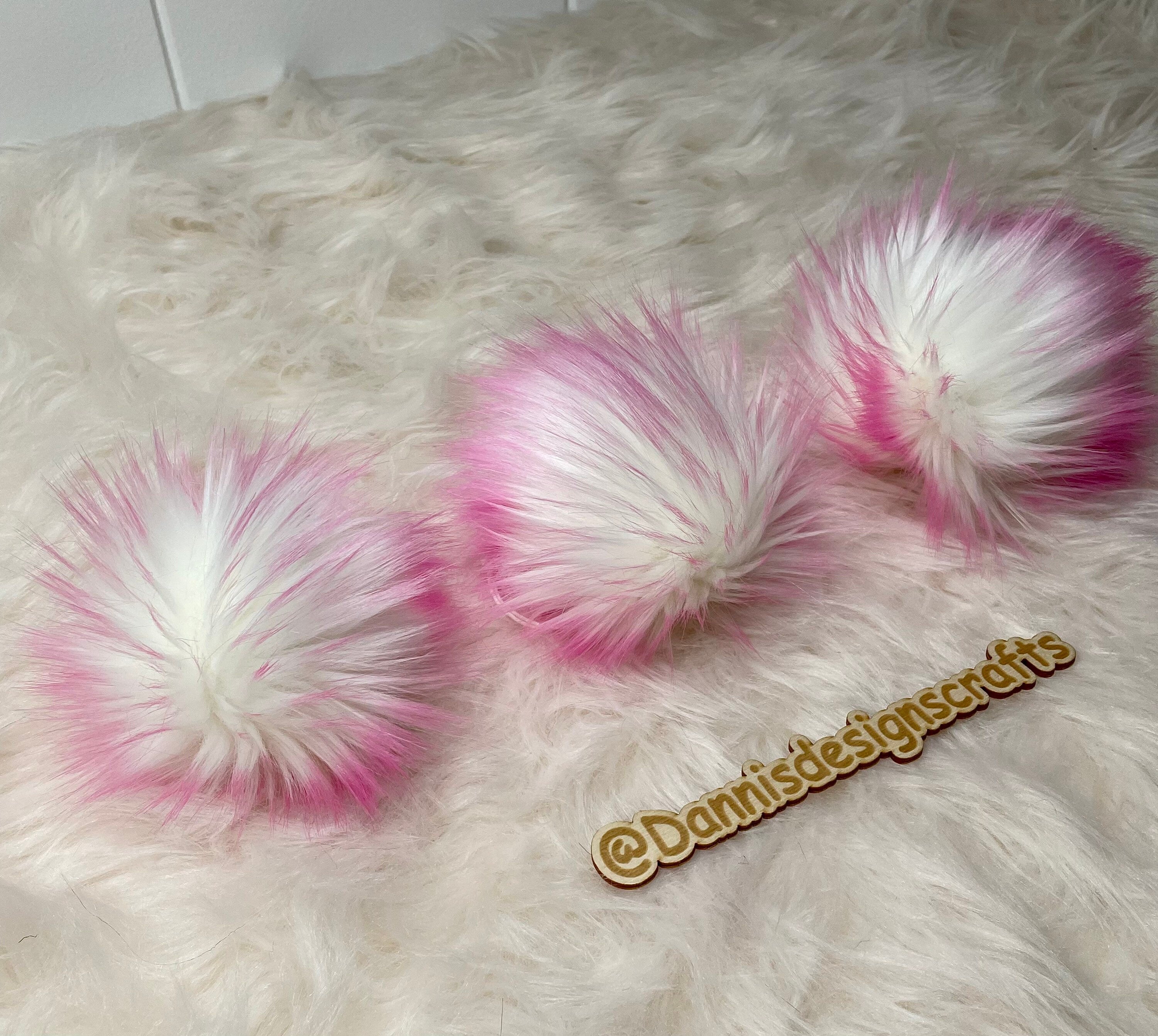 Bubble gum tip Faux fur Pom Pom