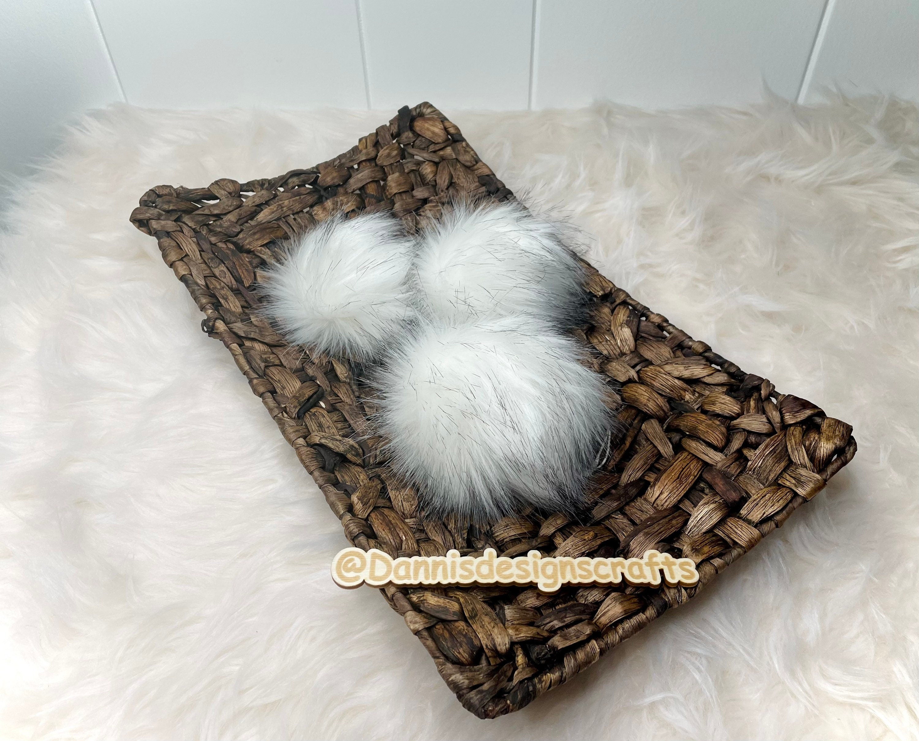 Dire wolf Faux fur Pom Pom