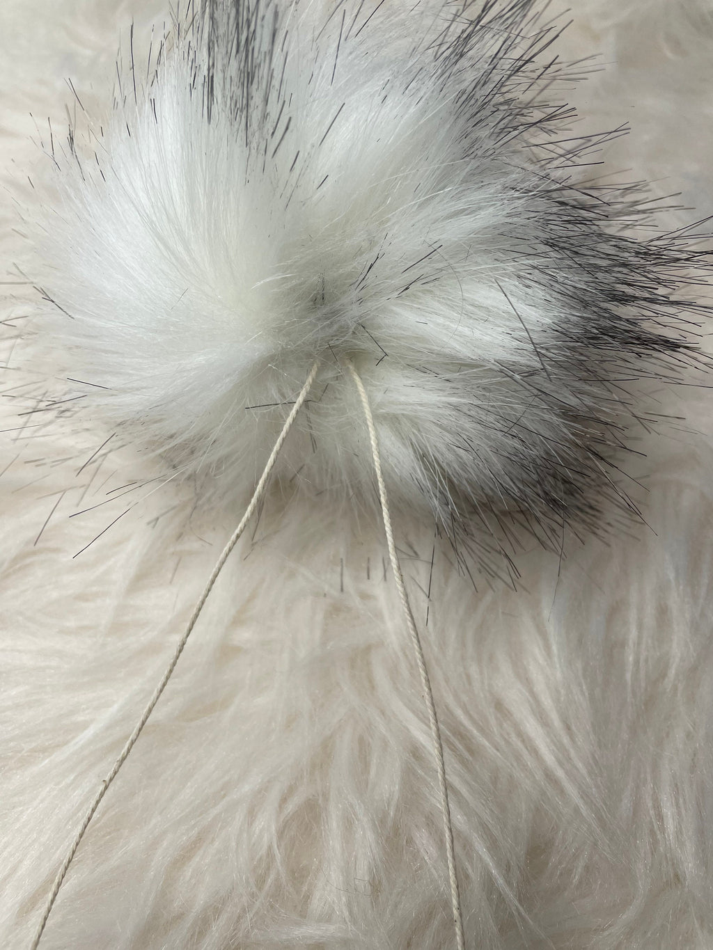 Dire wolf Faux fur Pom Pom