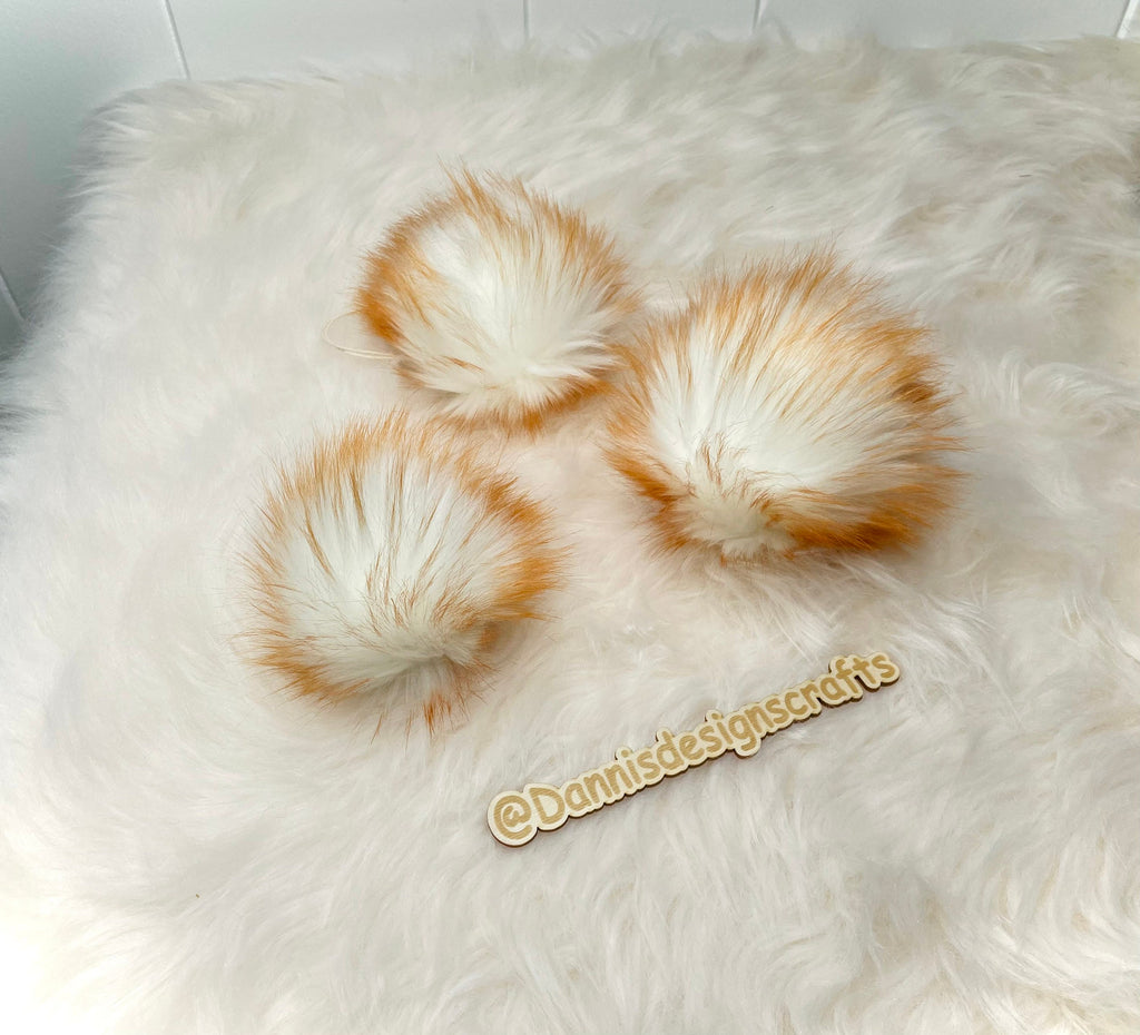 Amber Faux fur Pom Pom