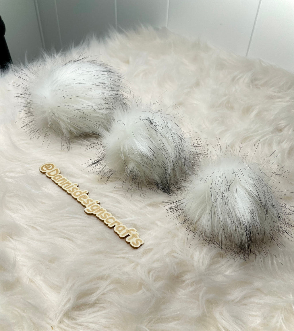 Dire wolf Faux fur Pom Pom