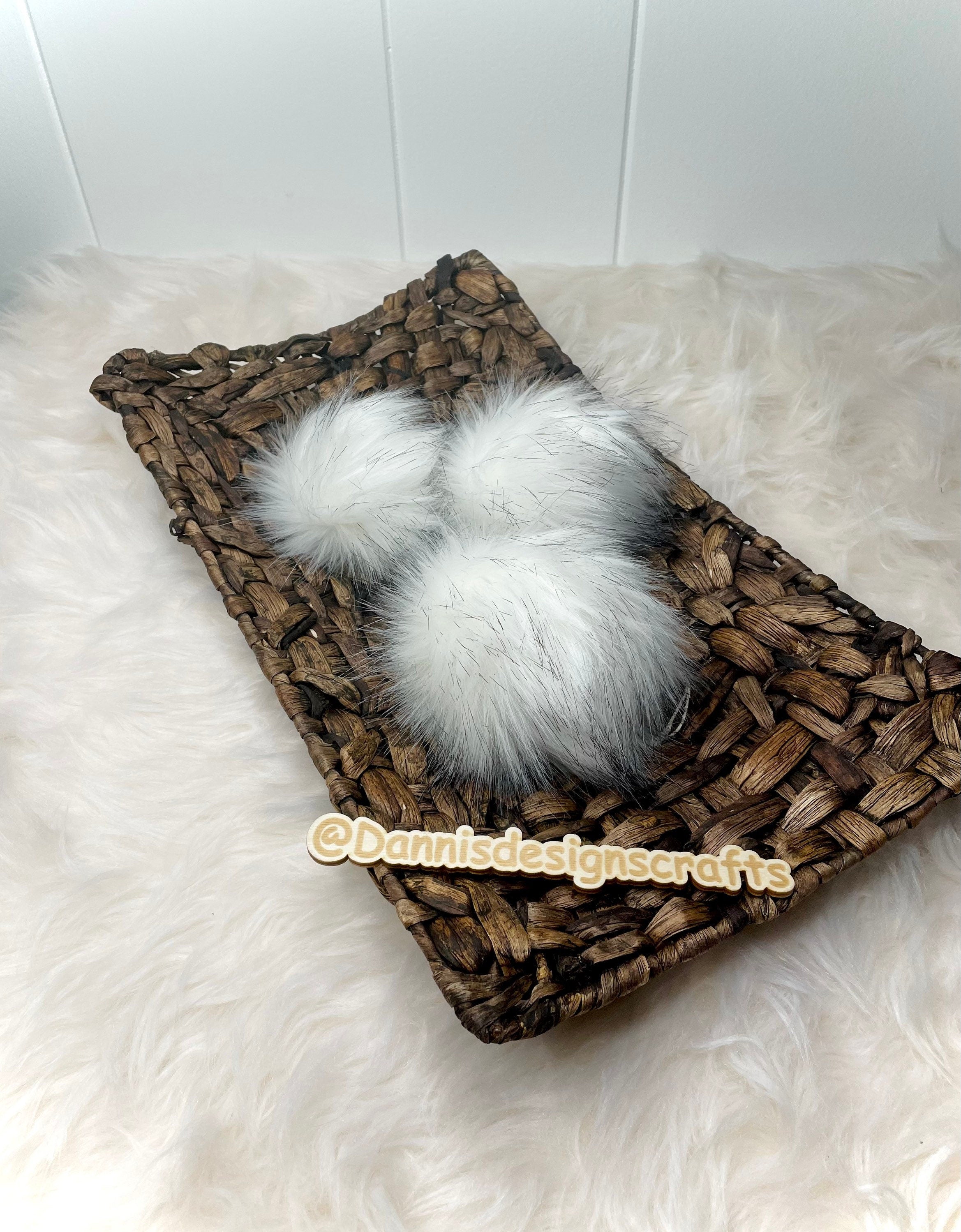 Dire wolf Faux fur Pom Pom