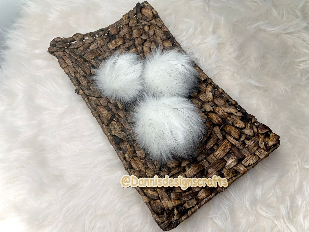 Dire wolf Faux fur Pom Pom
