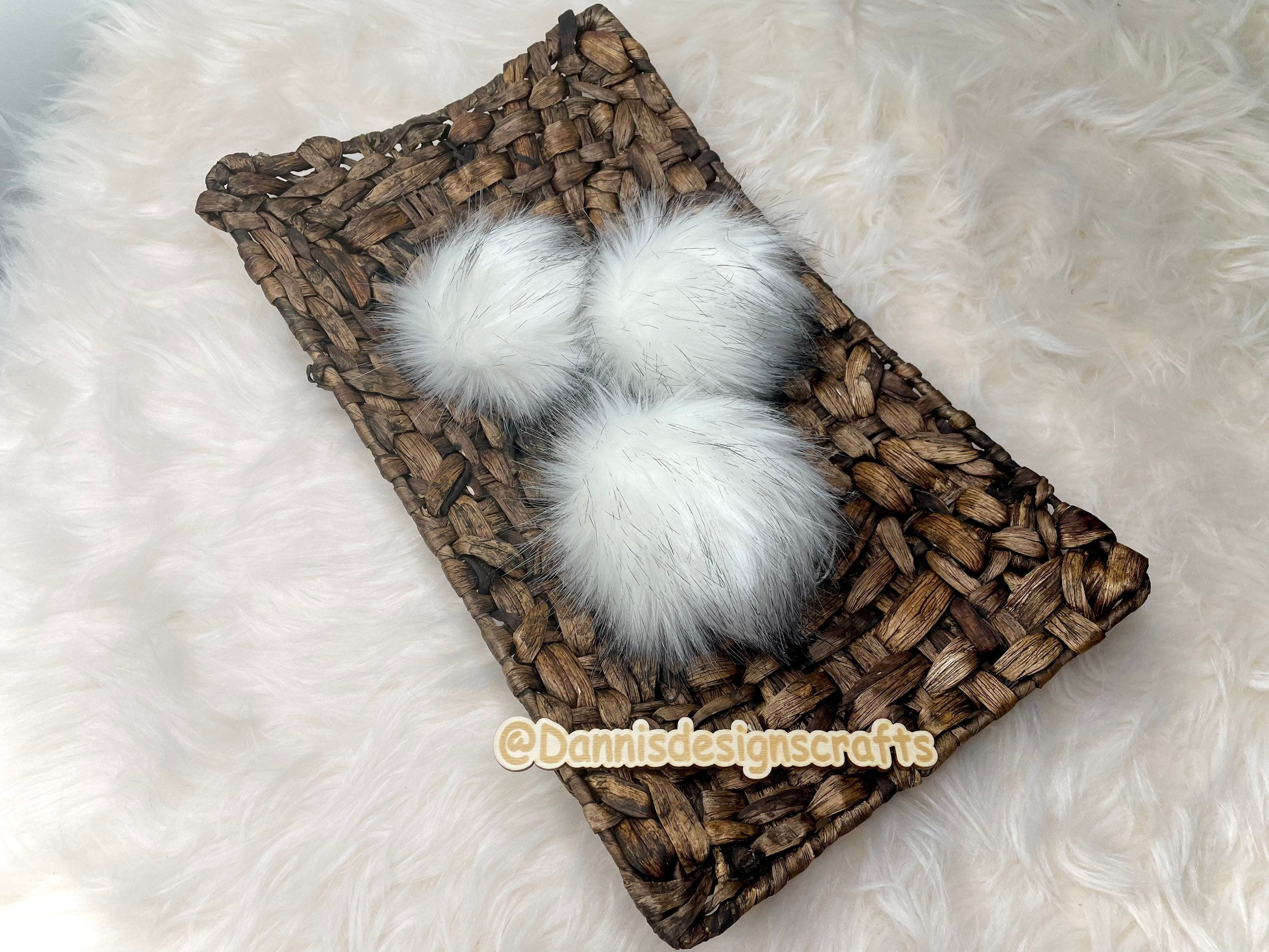 Dire wolf Faux fur Pom Pom