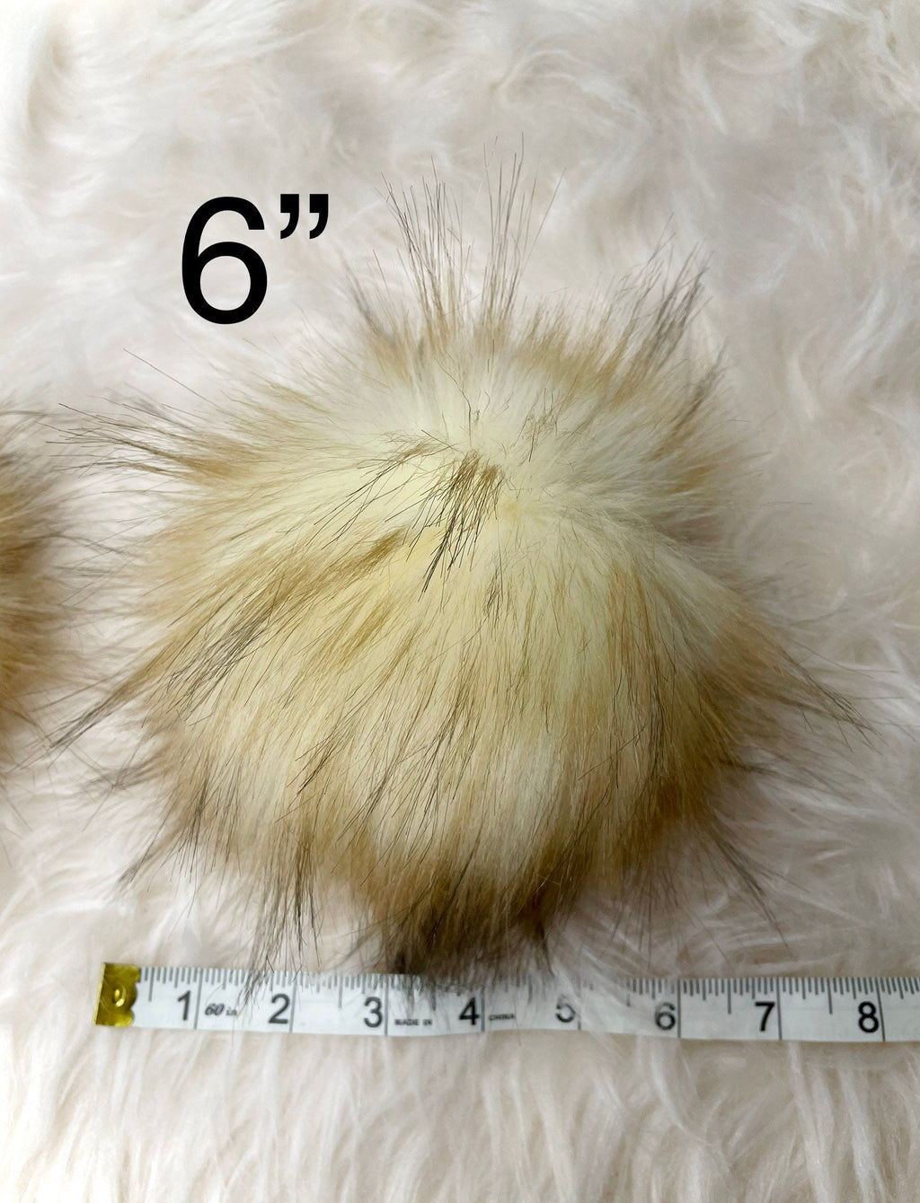 Lynx cat Faux fur Pom Pom