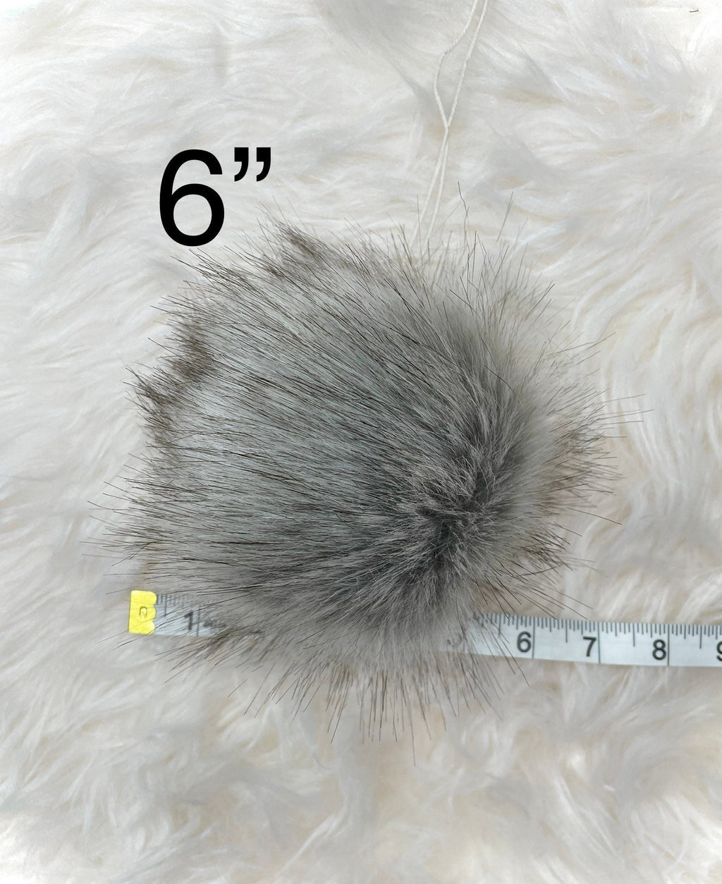 Glacier wolf Faux fur Pom Pom