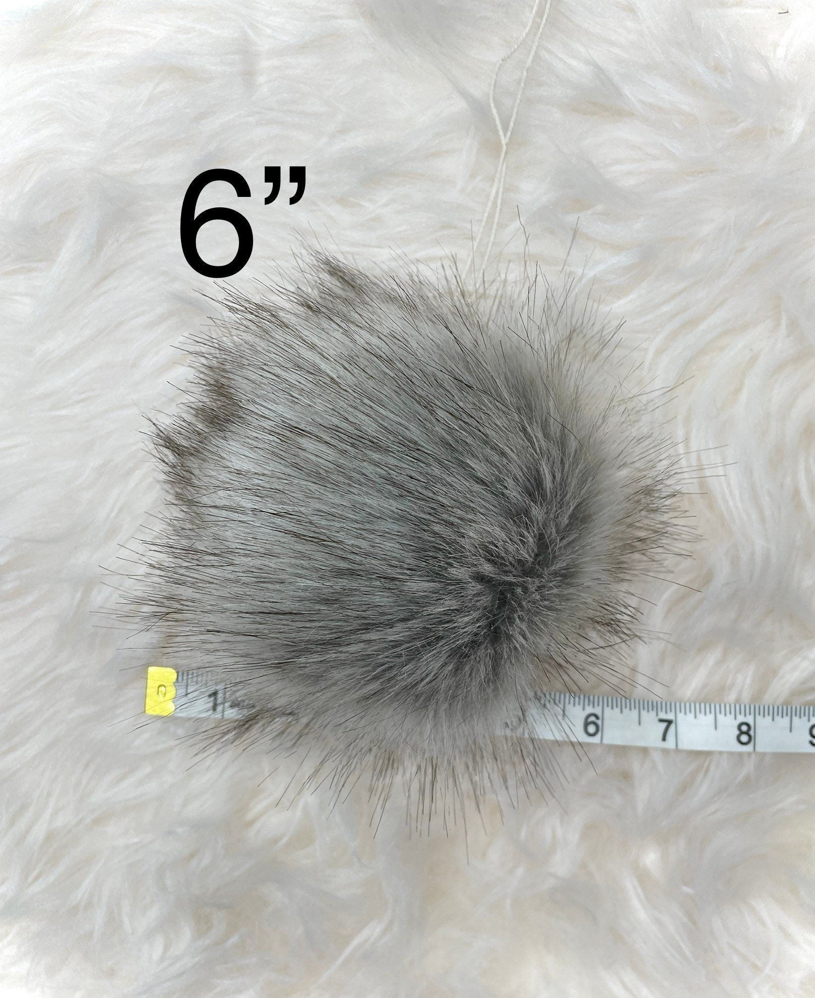 Glacier wolf Faux fur Pom Pom