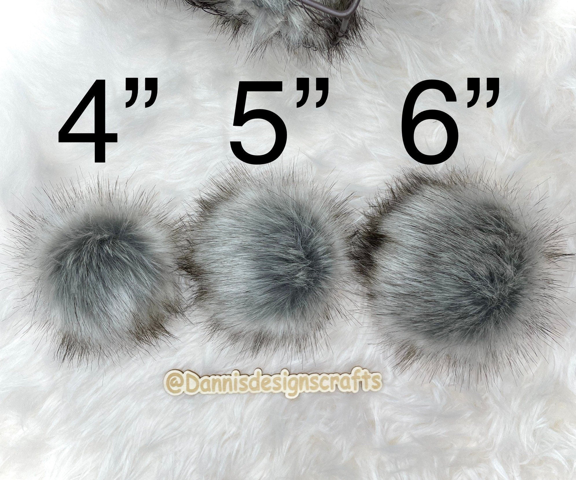 Glacier wolf Faux fur Pom Pom