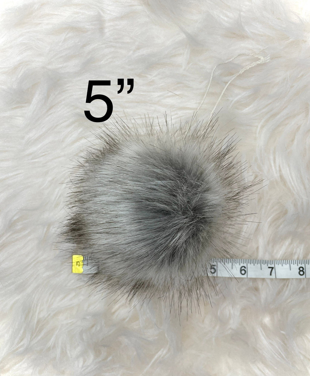 Glacier wolf Faux fur Pom Pom