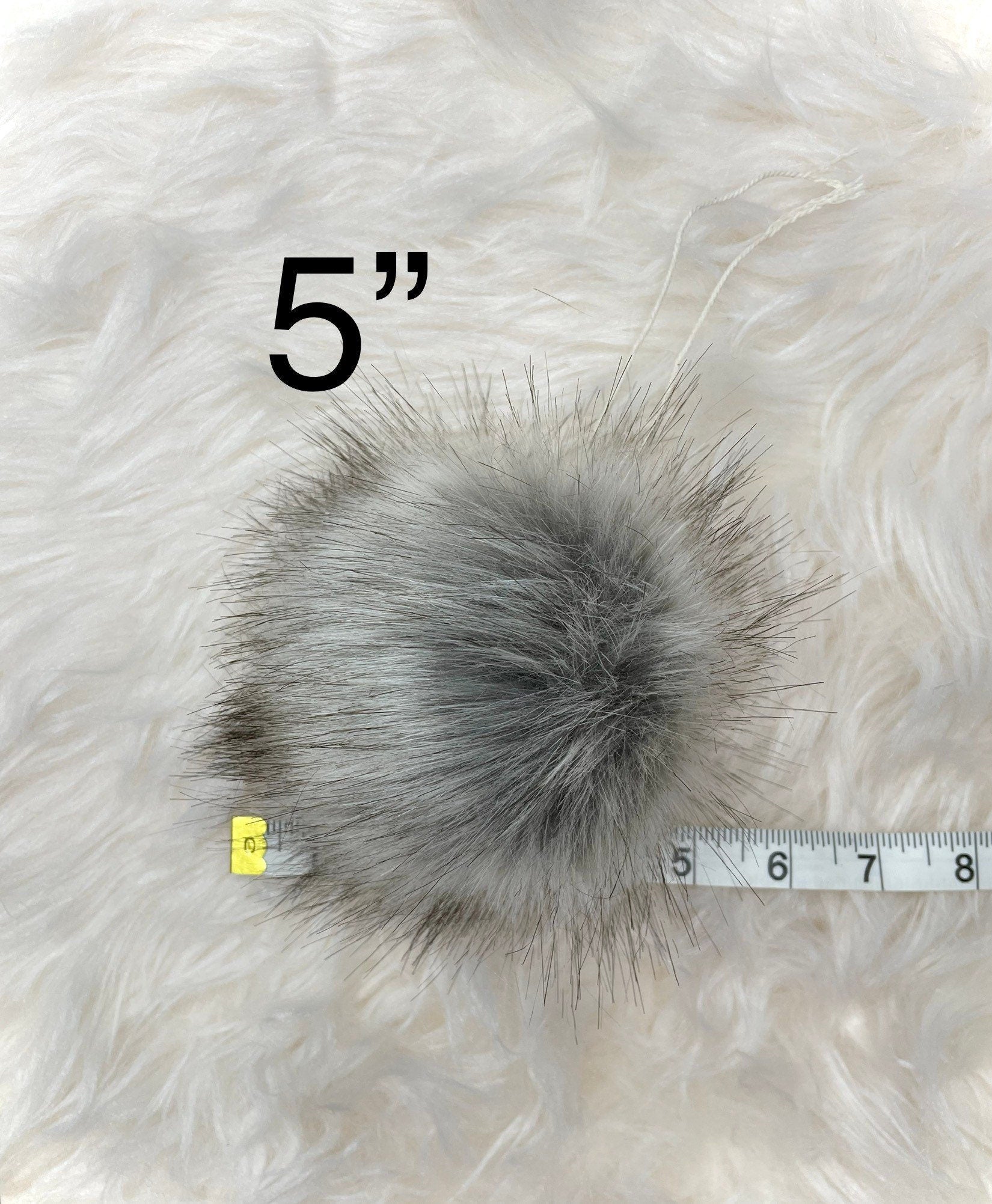 Glacier wolf Faux fur Pom Pom