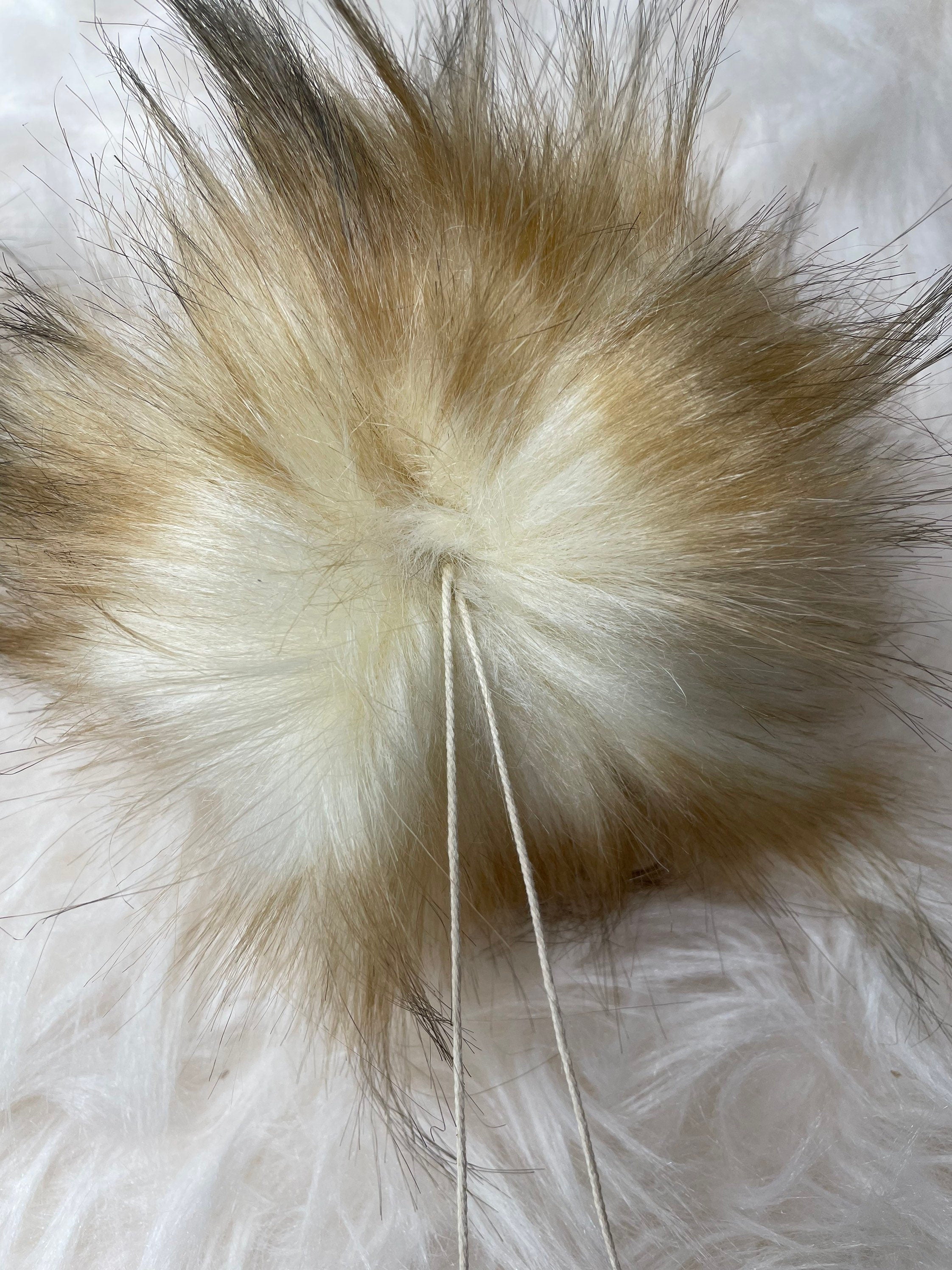 Lynx cat Faux fur Pom Pom
