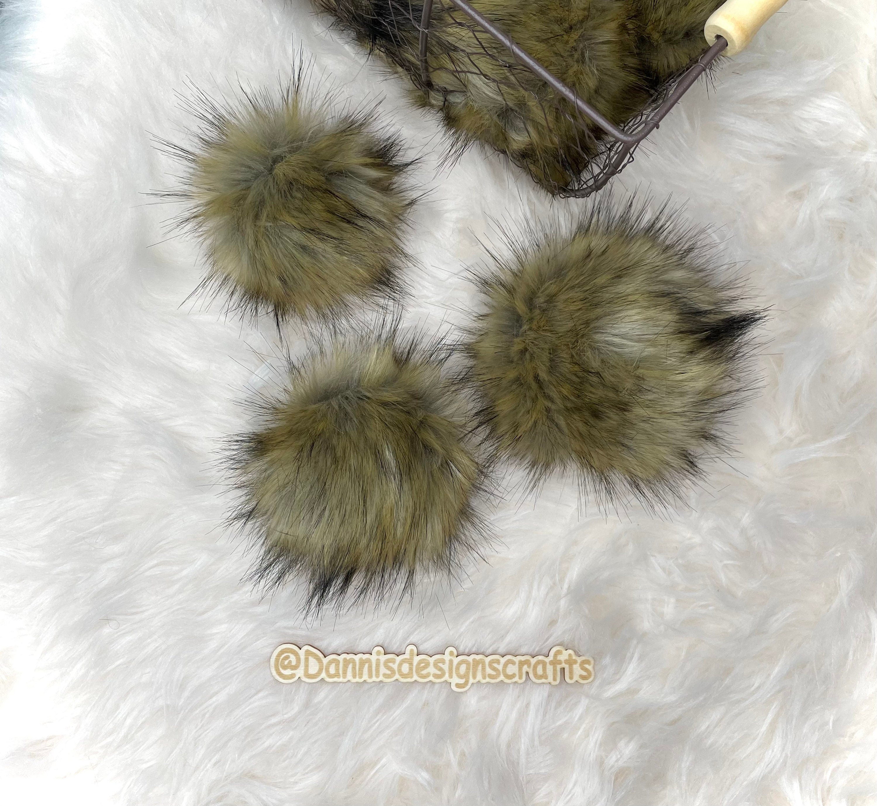 Vintage wolf faux fur pom pom