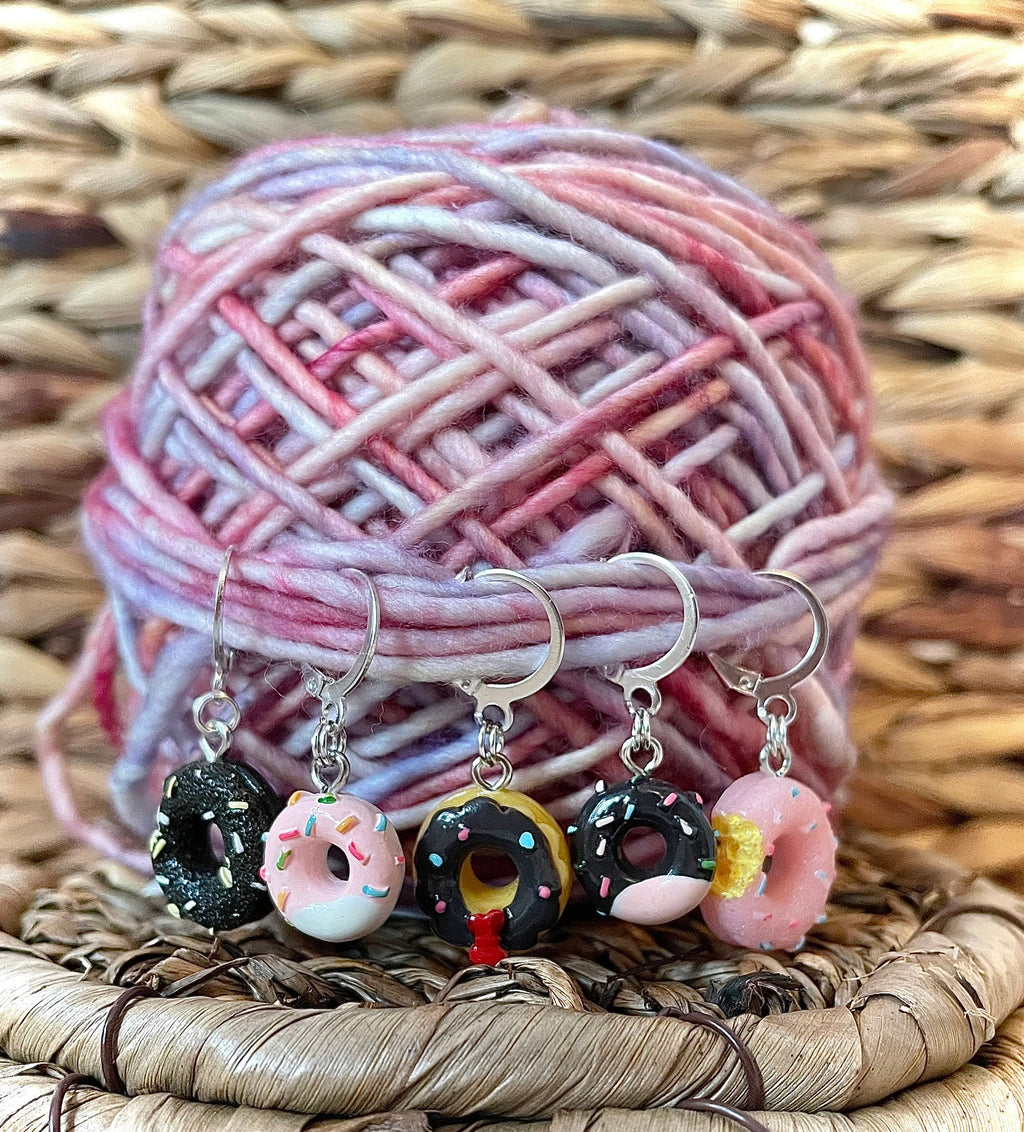 Donut stitch markers