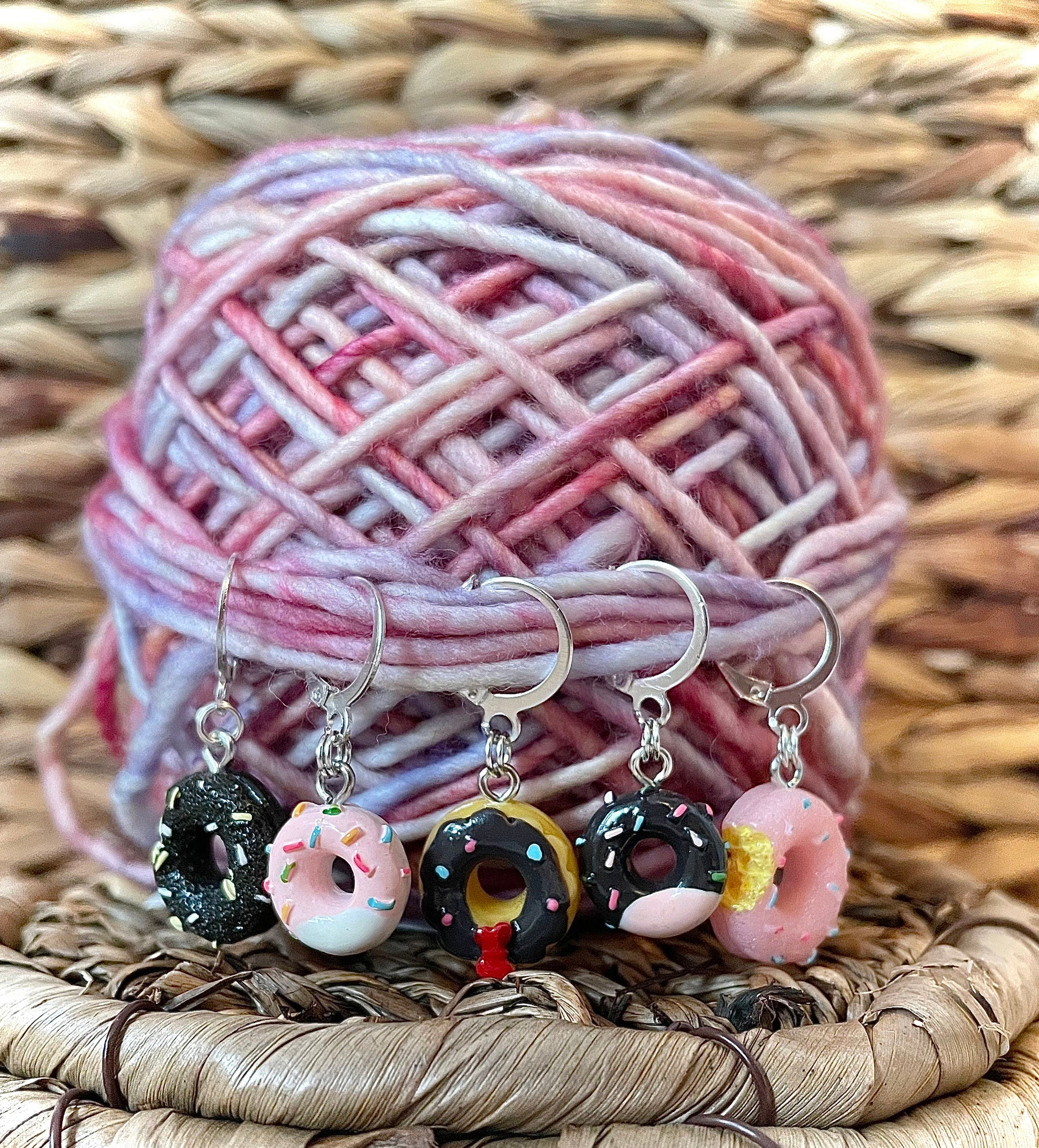 Donut stitch markers