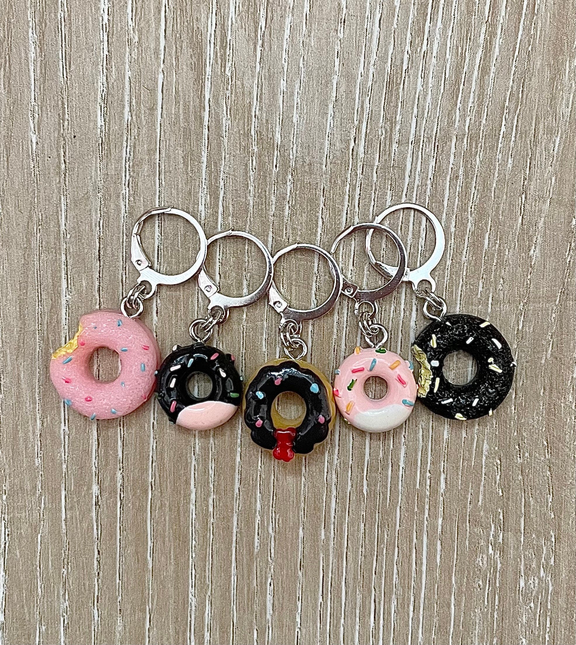Donut stitch markers