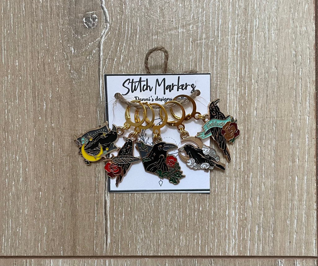 Raven / crow Stitch markers, gothic, witchy, crochet, knit, gold plated, with round clasp, 5 pack, bee, cute, knitting, open and closet