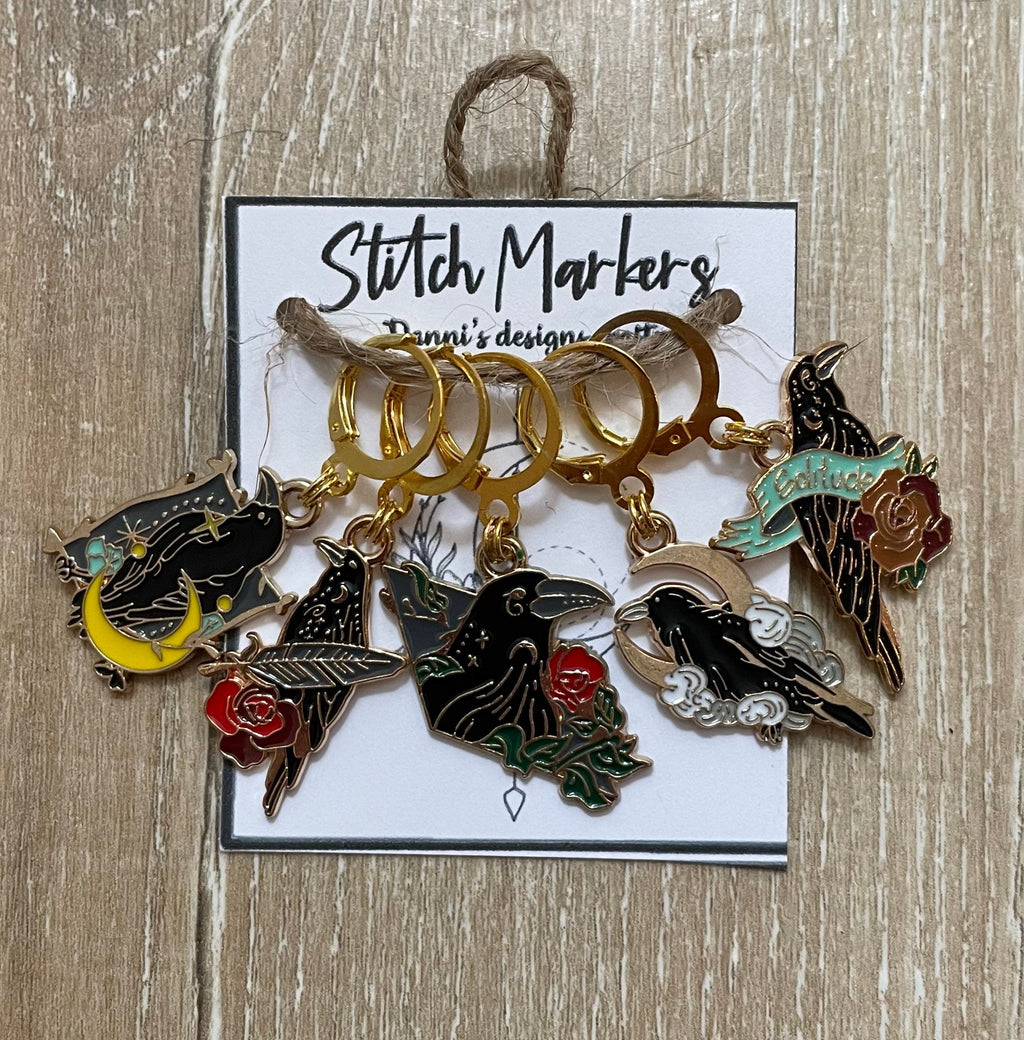 Raven / crow Stitch markers, gothic, witchy, crochet, knit, gold plated, with round clasp, 5 pack, bee, cute, knitting, open and closet