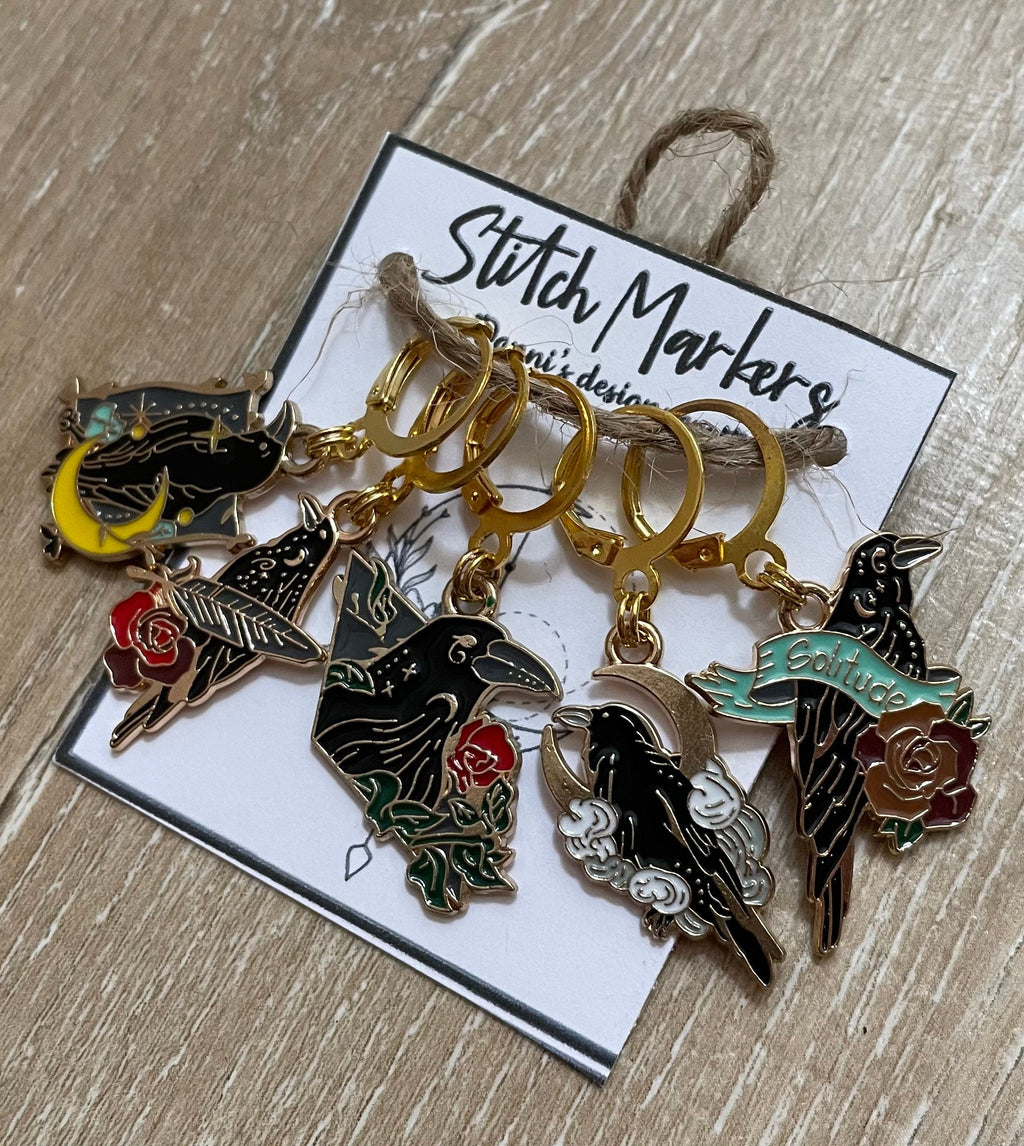 Raven / crow Stitch markers, gothic, witchy, crochet, knit, gold plated, with round clasp, 5 pack, bee, cute, knitting, open and closet