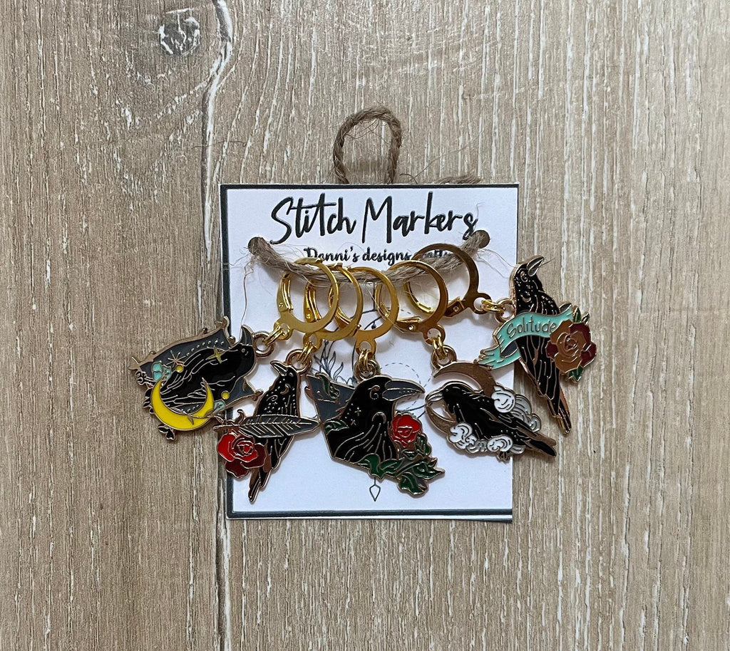 Raven / crow Stitch markers, gothic, witchy, crochet, knit, gold plated, with round clasp, 5 pack, bee, cute, knitting, open and closet
