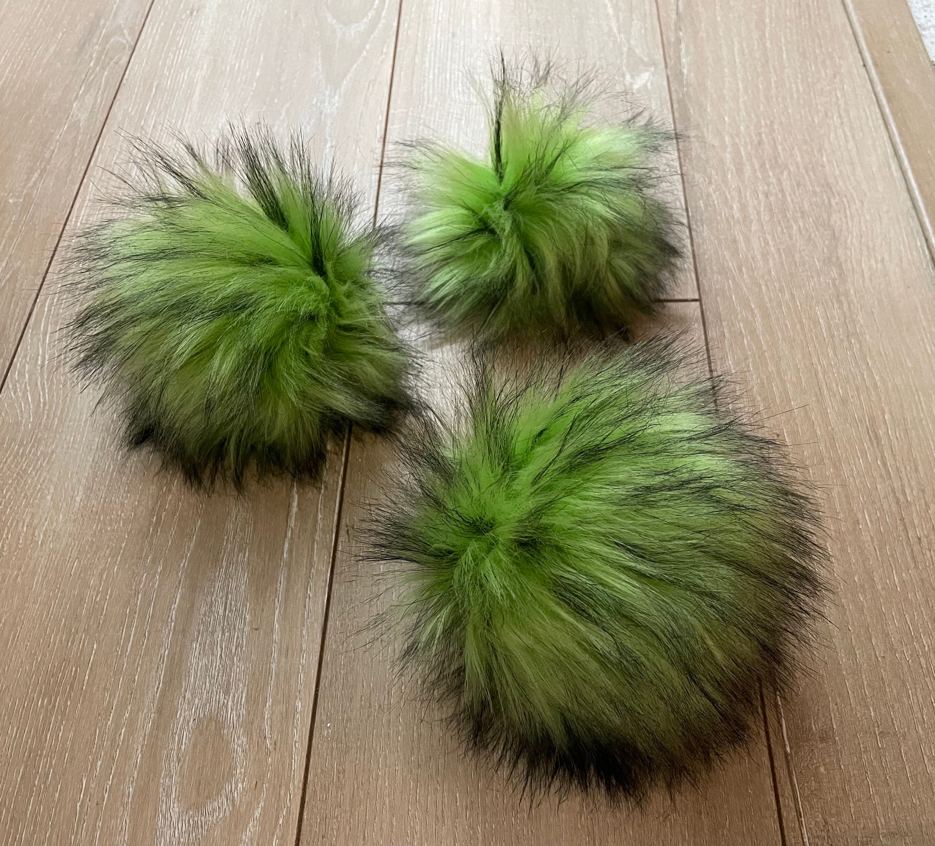 Sour apple faux fur pom pom