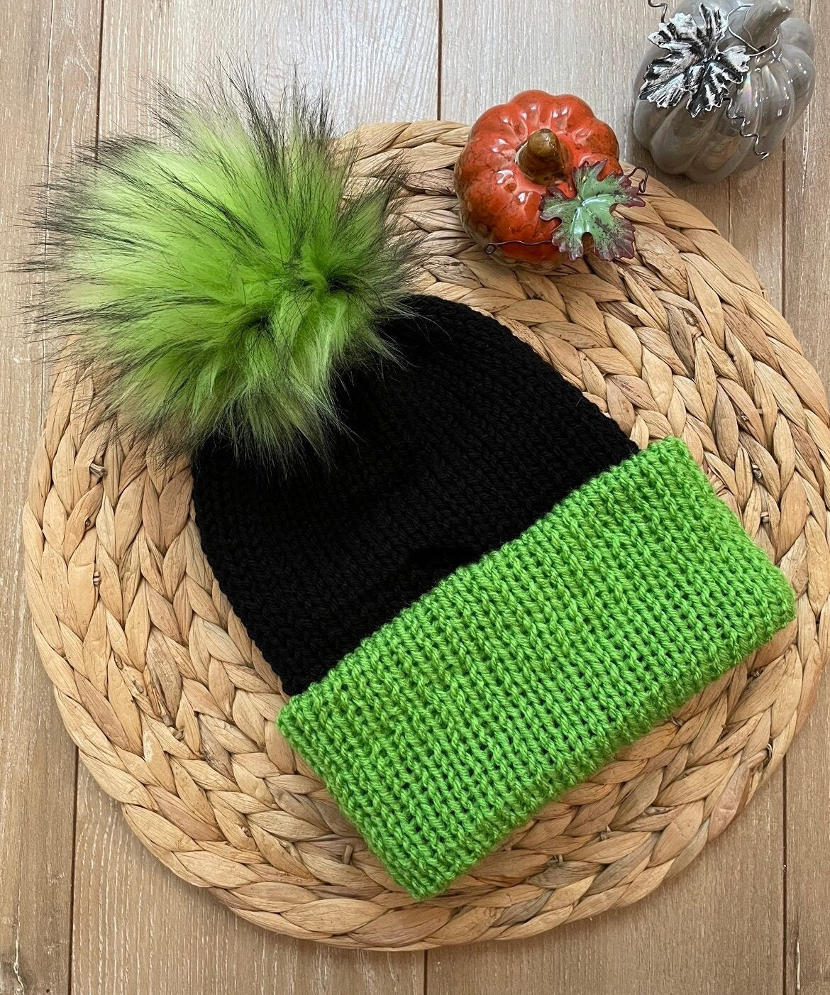 Sour apple faux fur pom pom