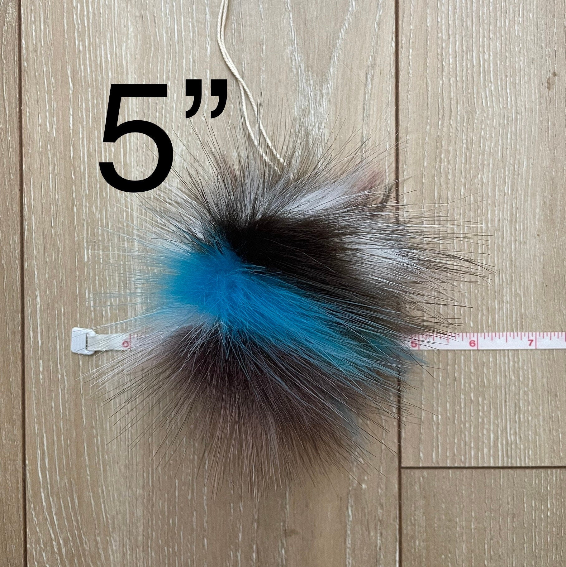 Emo baby faux fur Pom Pom