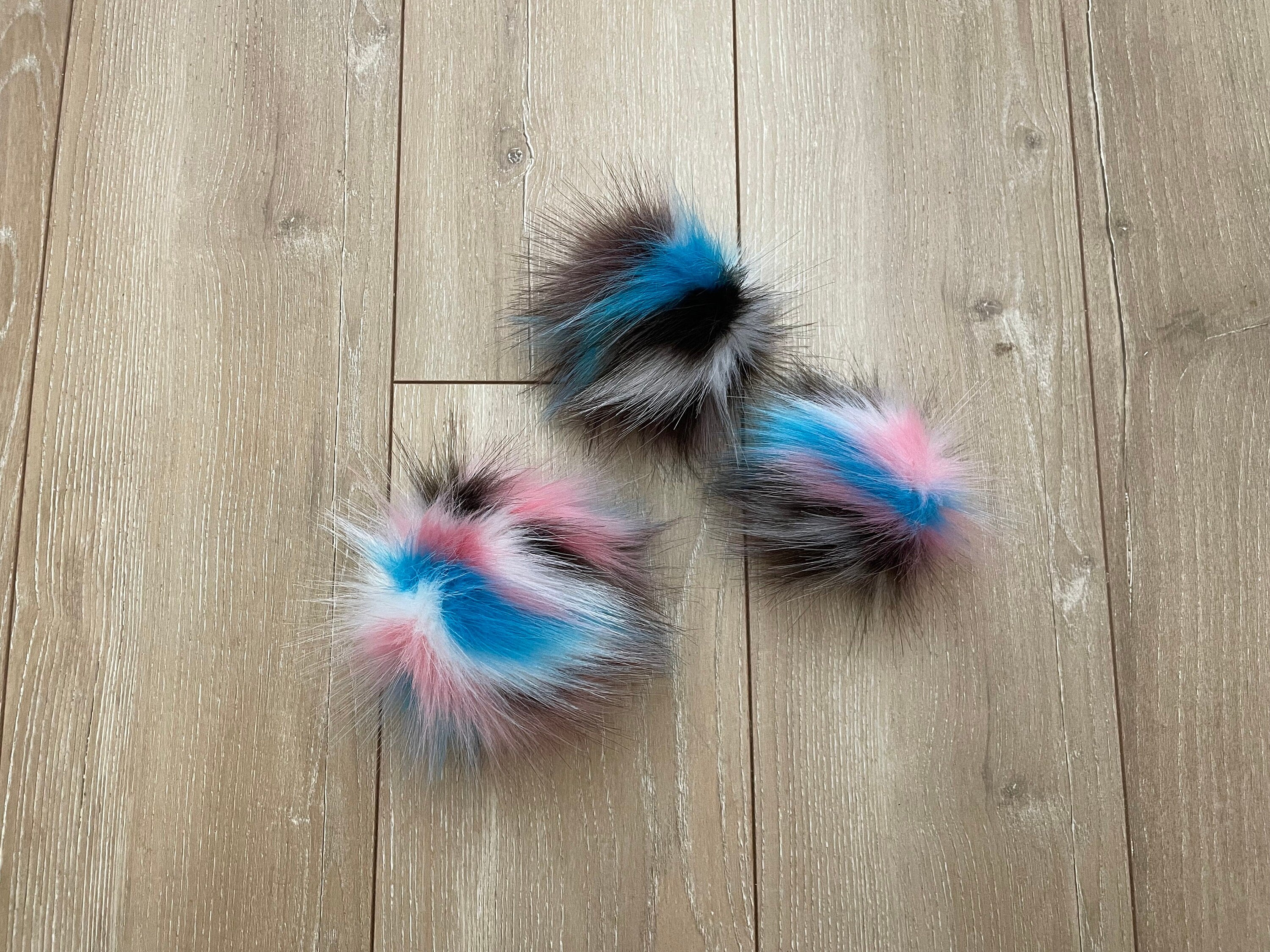 Emo baby faux fur Pom Pom