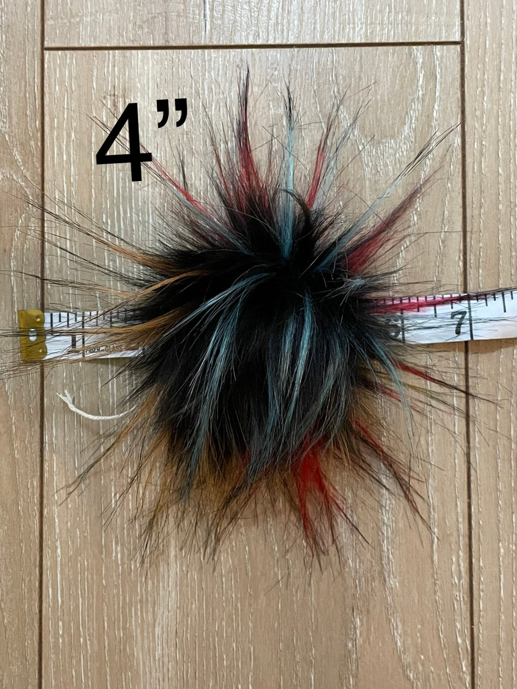 Parrot faux fur Pom Pom