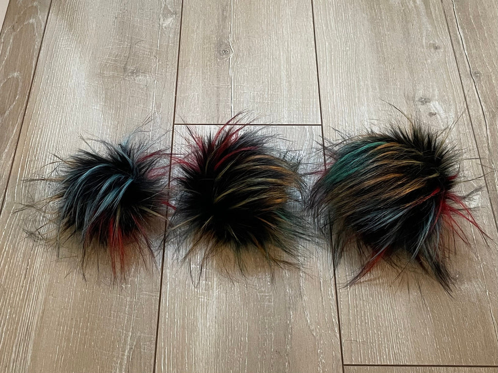 Parrot faux fur Pom Pom