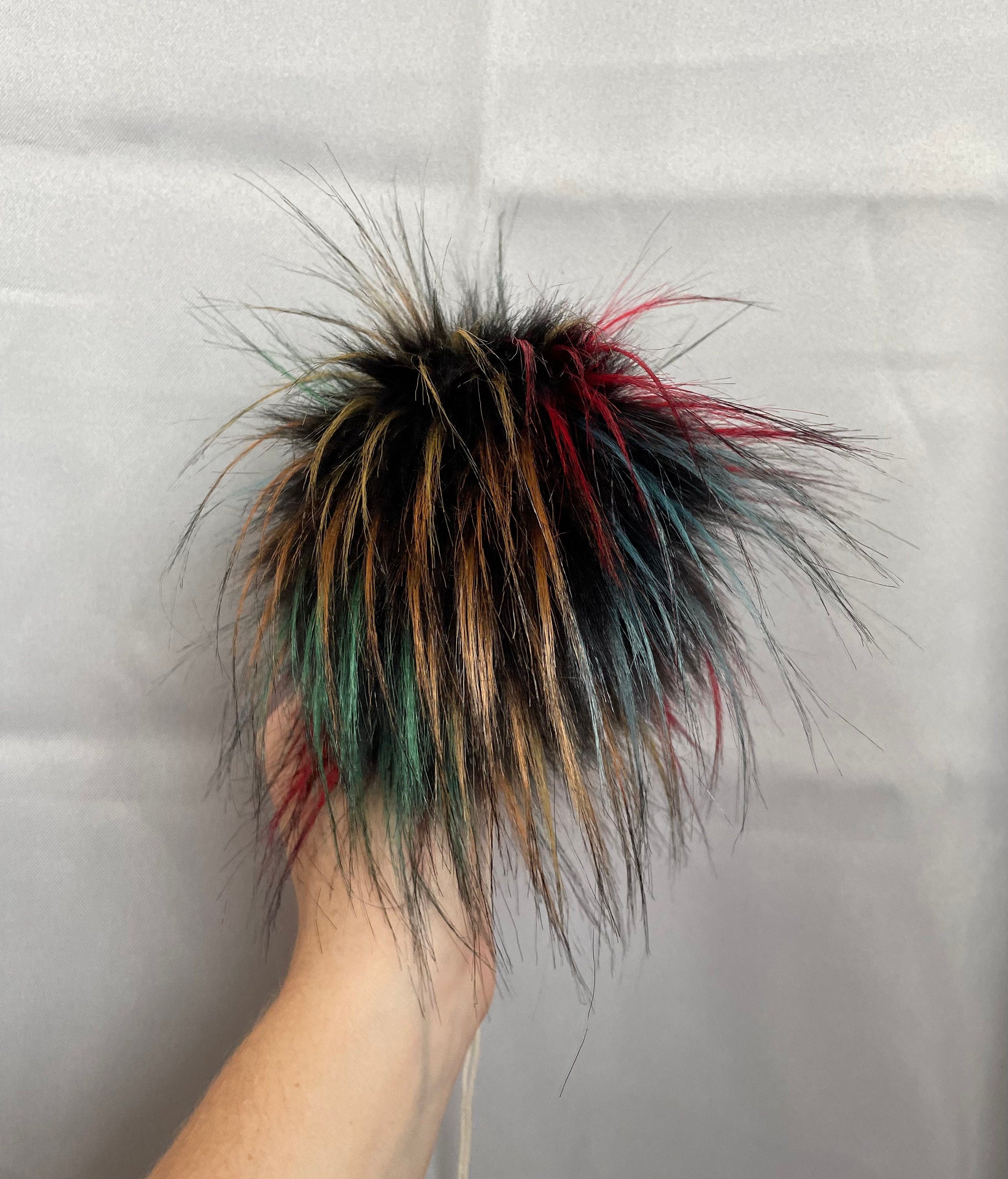 Parrot faux fur Pom Pom