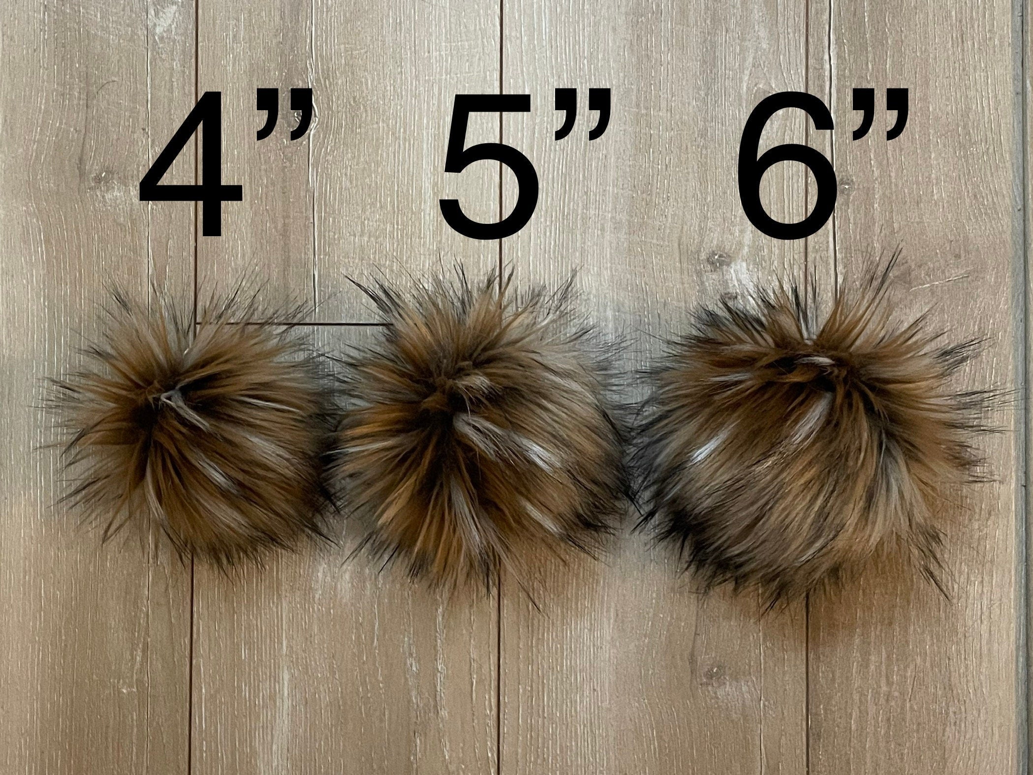 Saber tooth faux fur Pom Pom