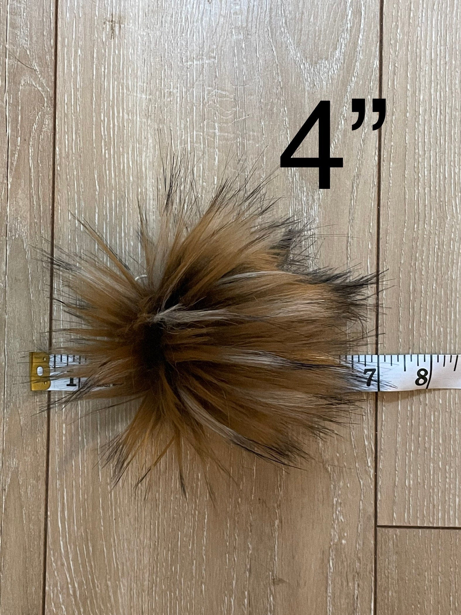 Saber tooth faux fur Pom Pom