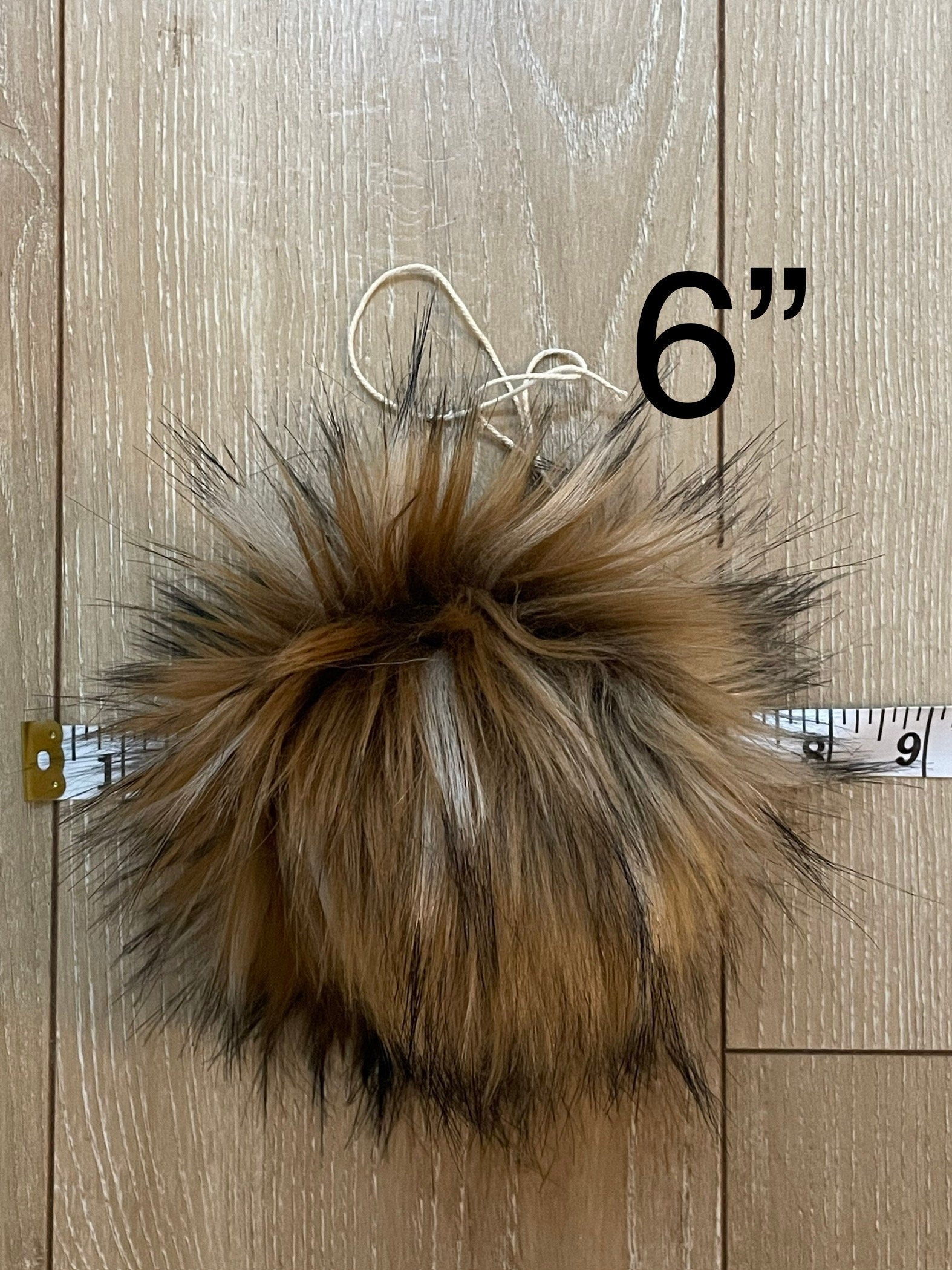 Saber tooth faux fur Pom Pom
