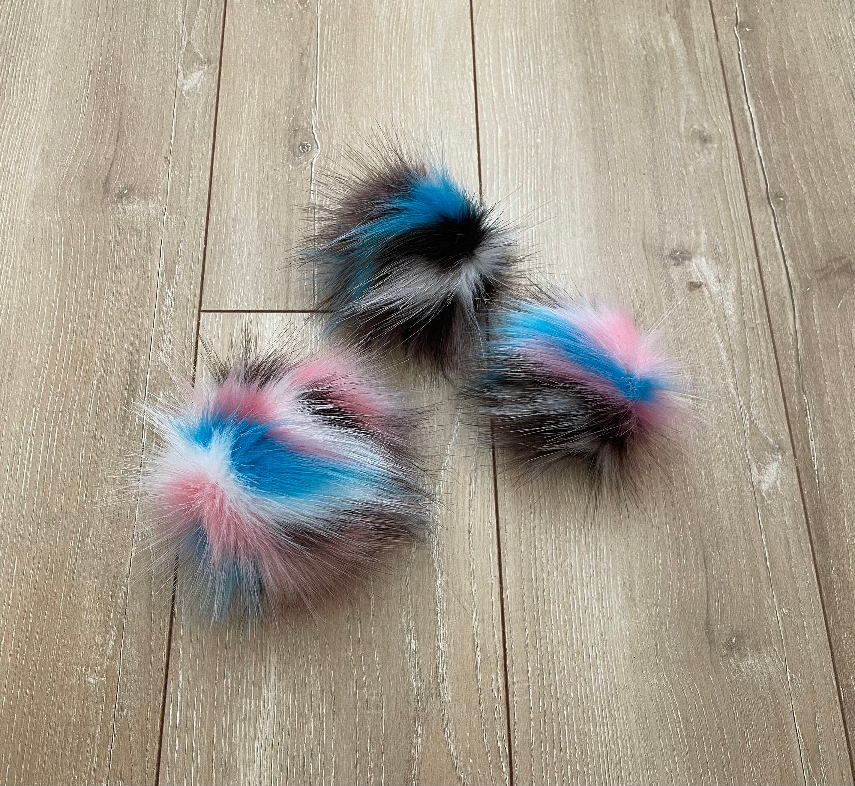 Emo baby faux fur Pom Pom