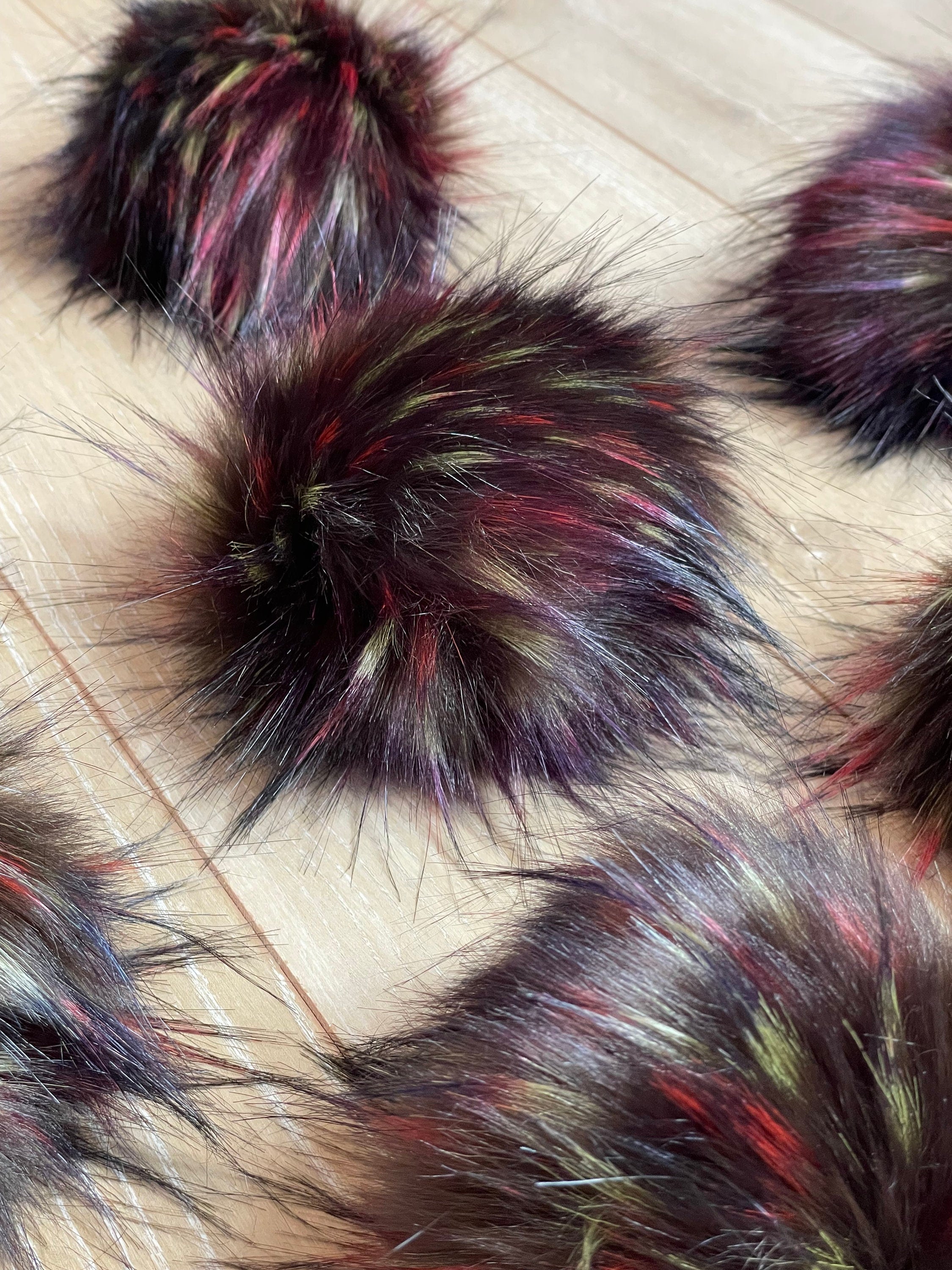 Cranberries faux fur Pom Pom