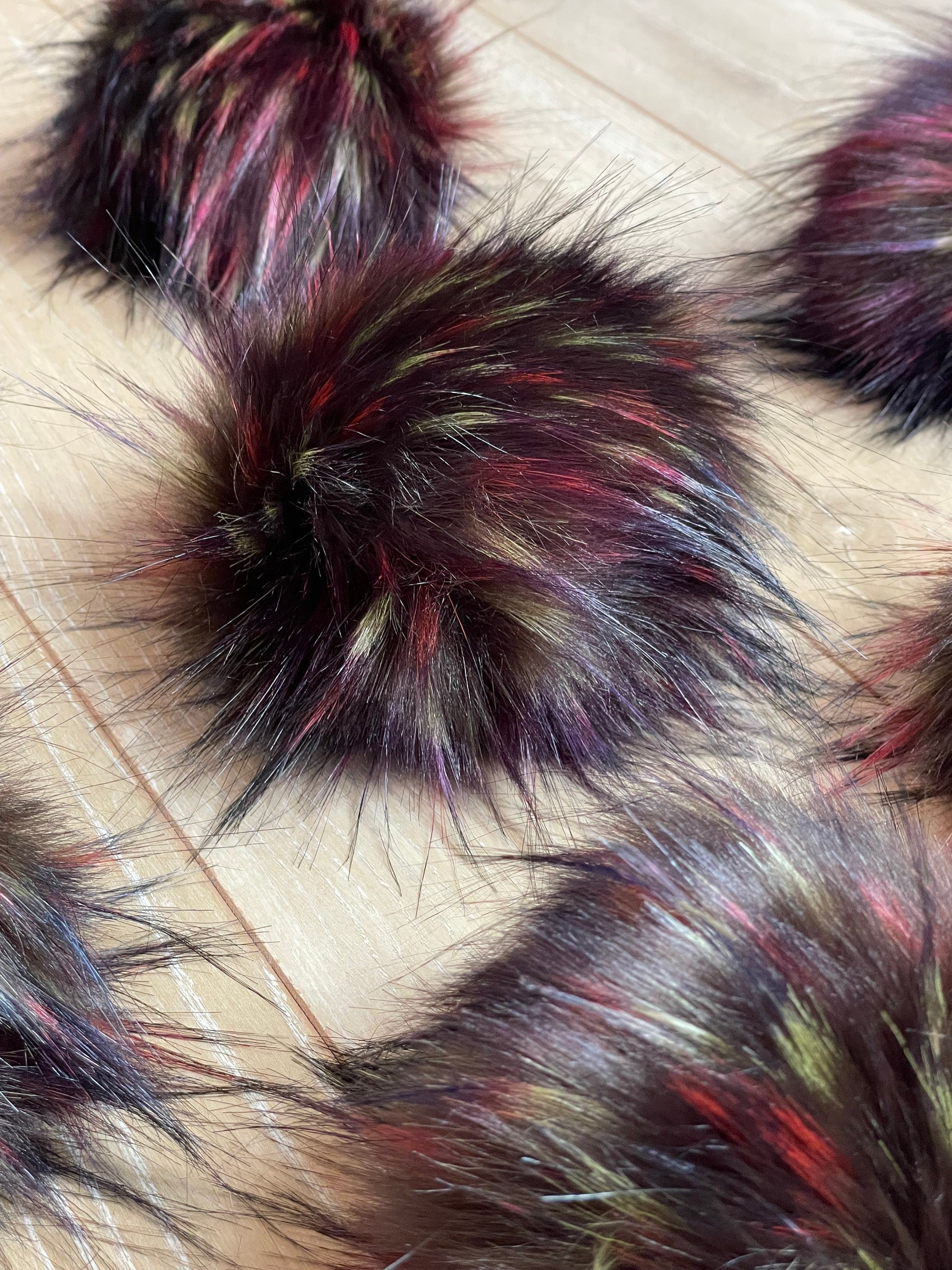 Cranberries faux fur Pom Pom