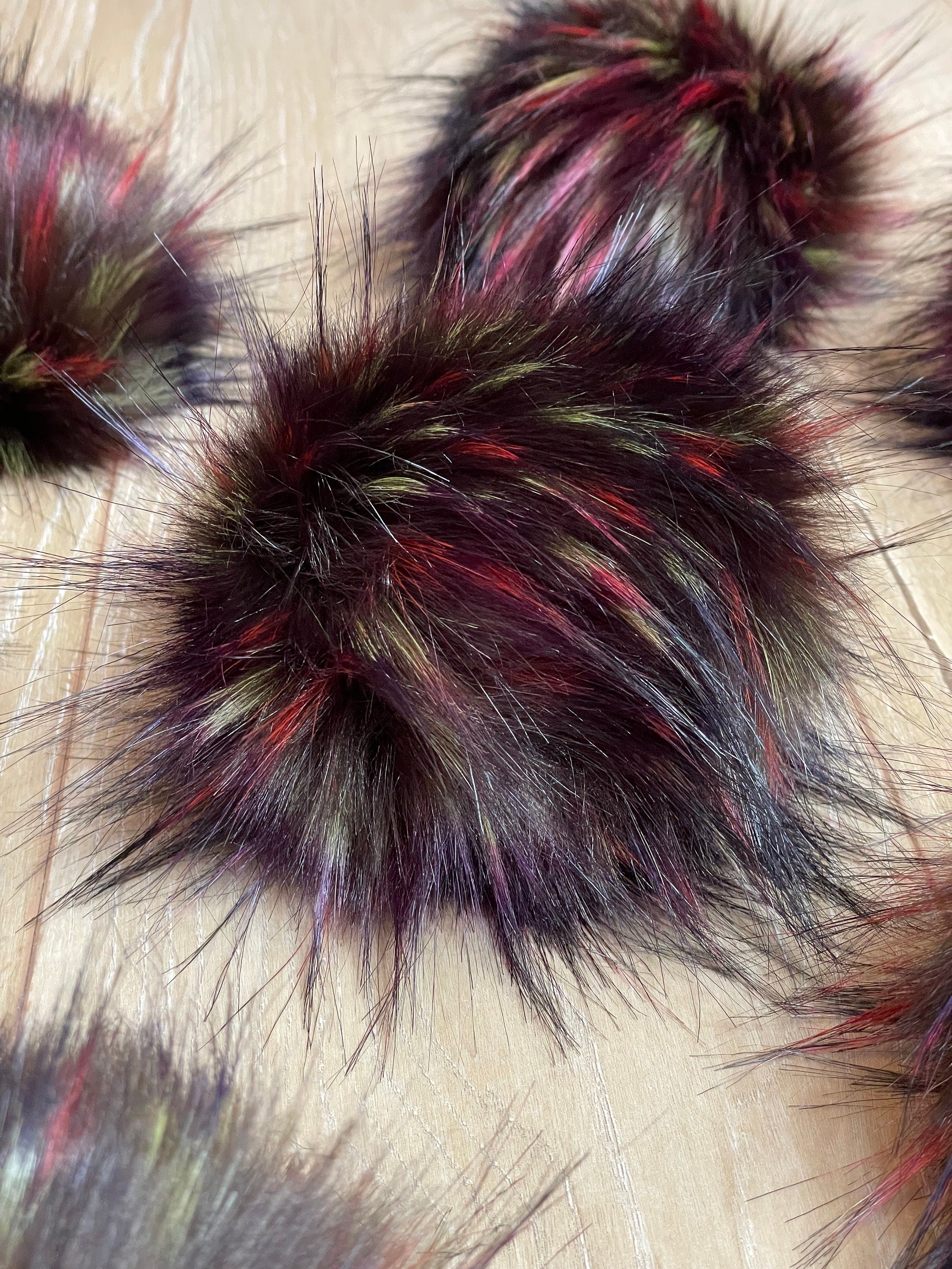 Cranberries faux fur Pom Pom