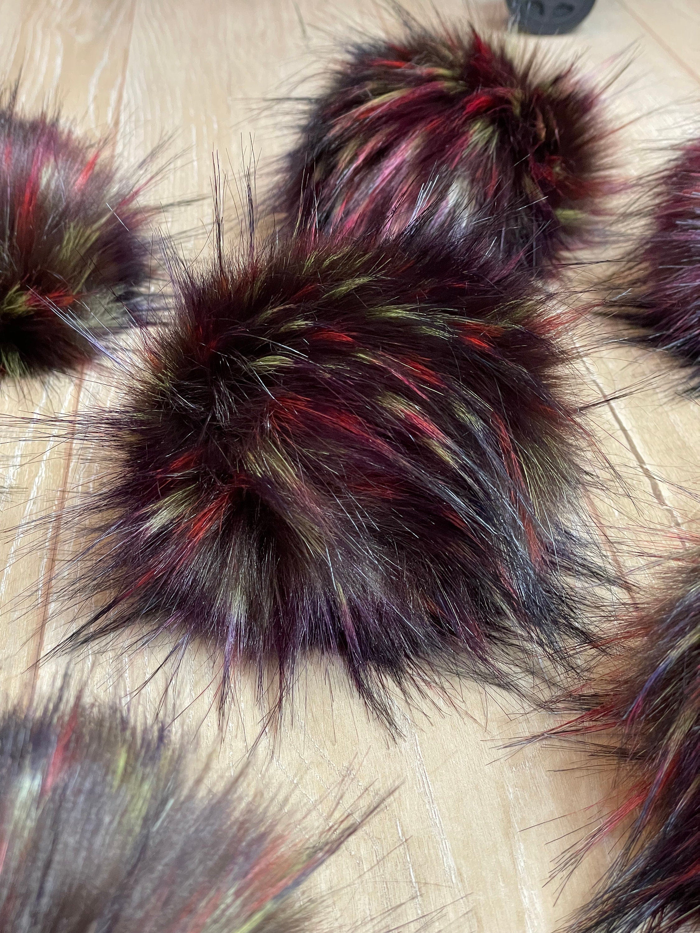 Cranberries faux fur Pom Pom