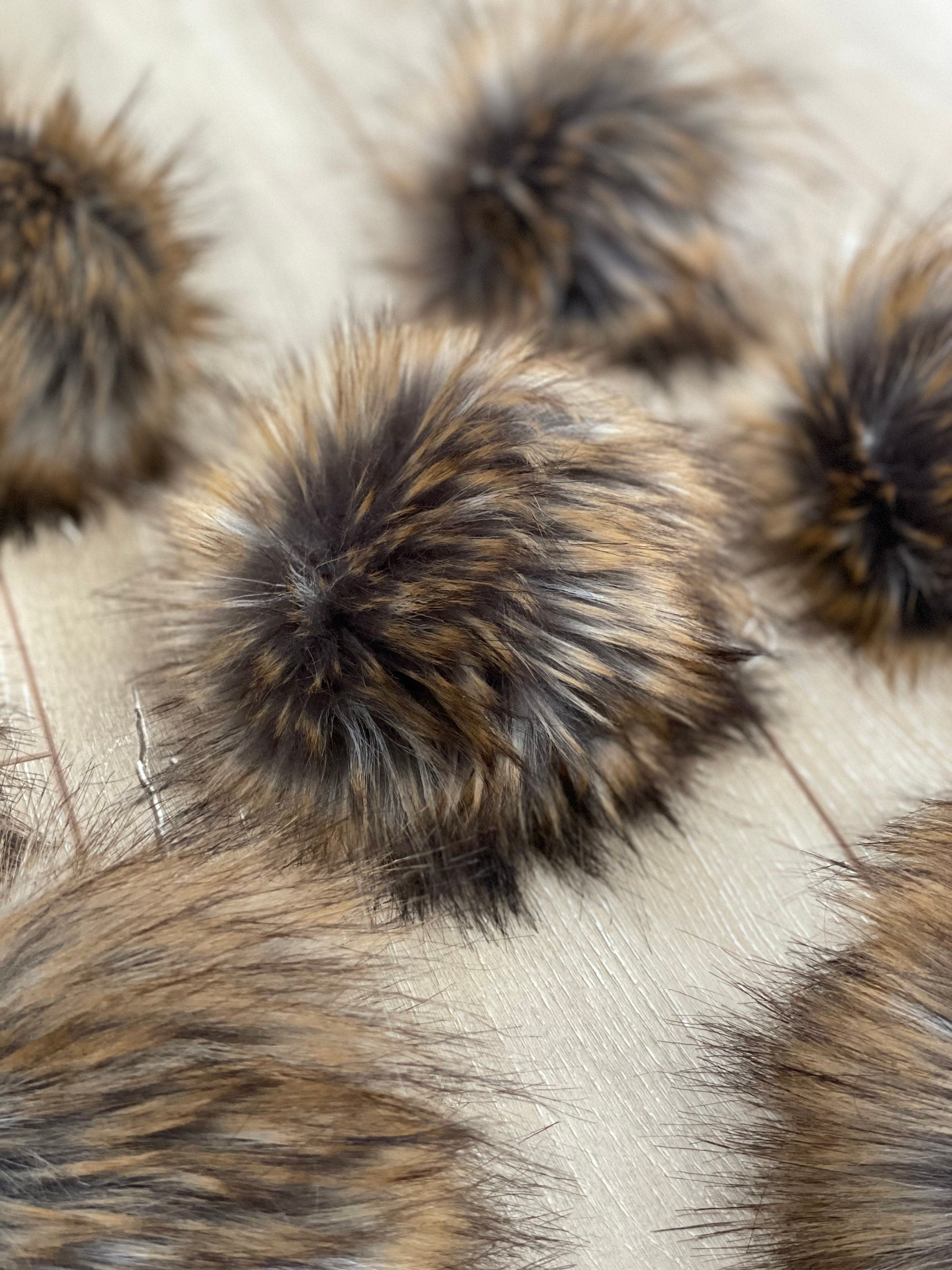 Mammoth faux fur Pom Pom