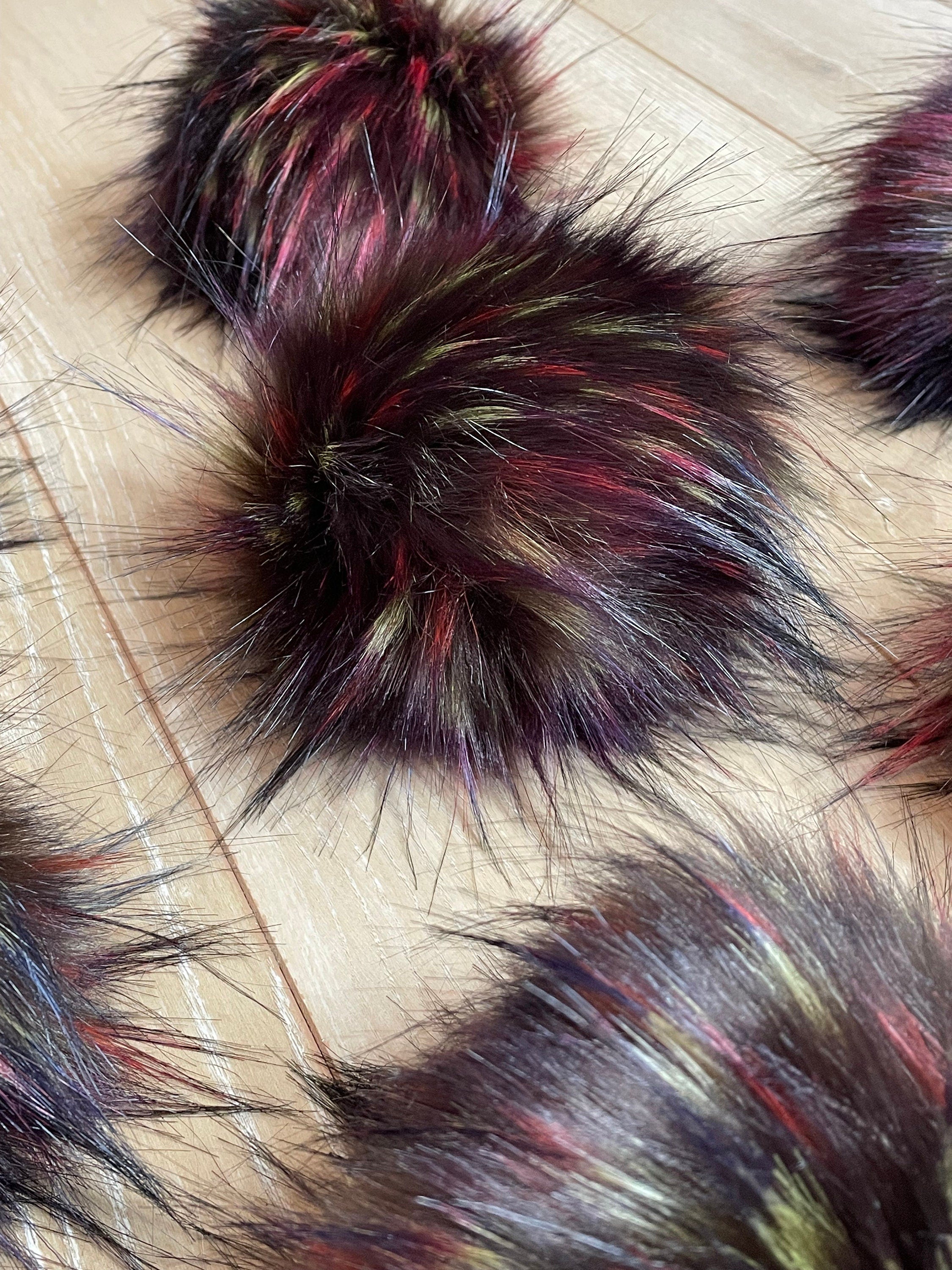 Cranberries faux fur Pom Pom