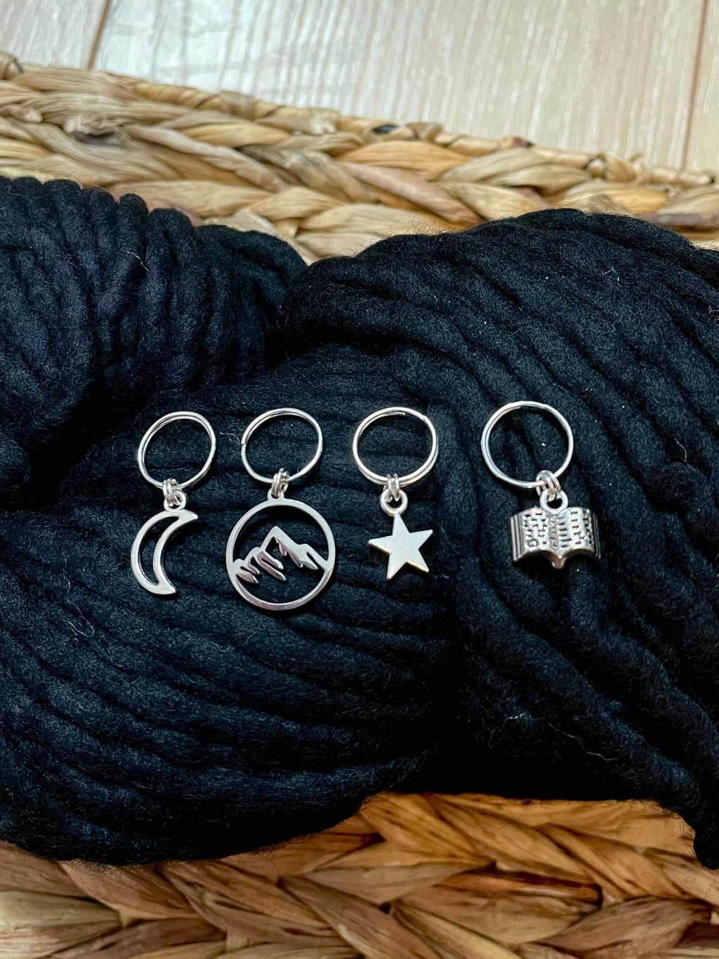 Acotar inspired stitch markers