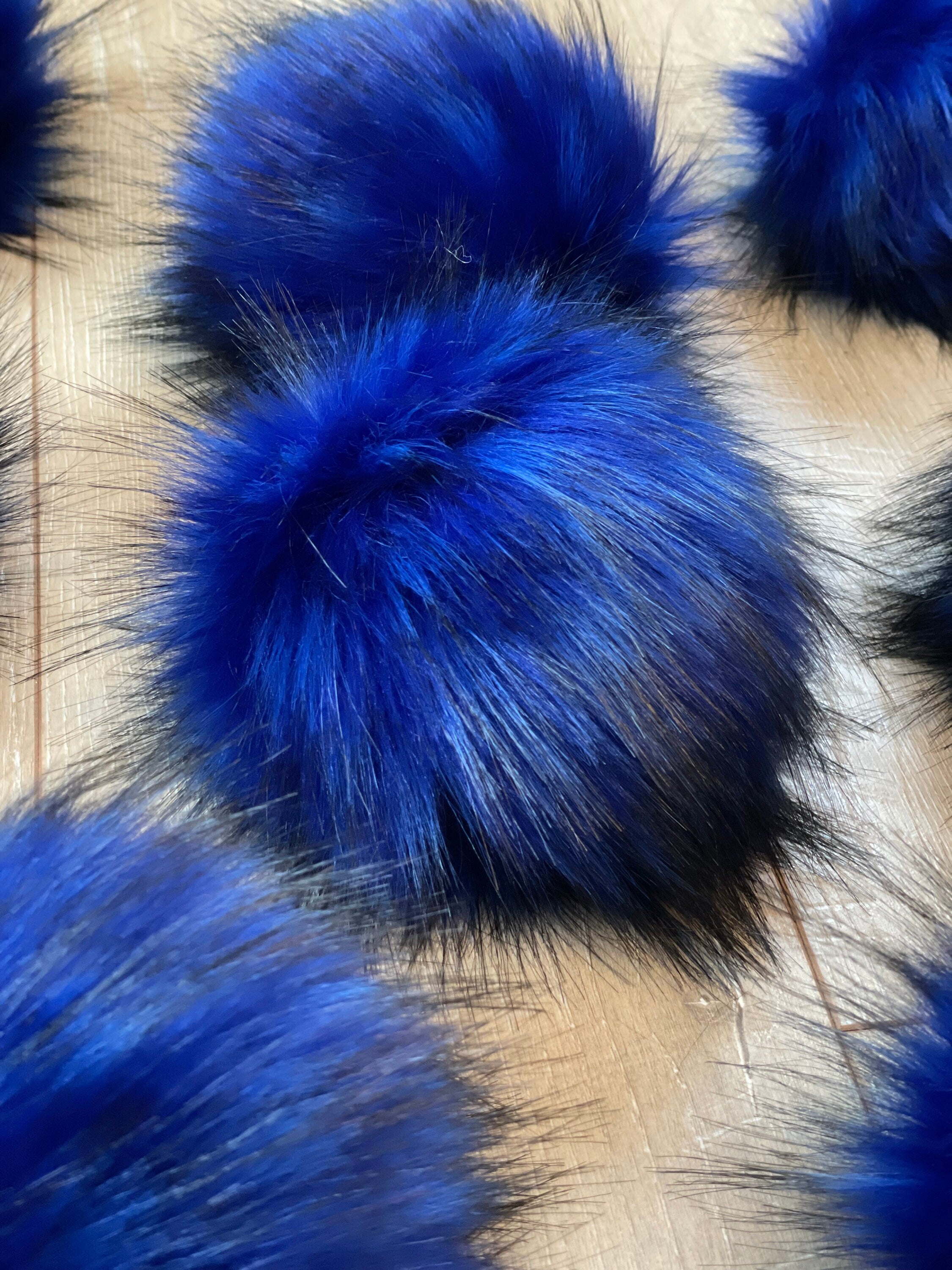 Sapphire luxe Pom