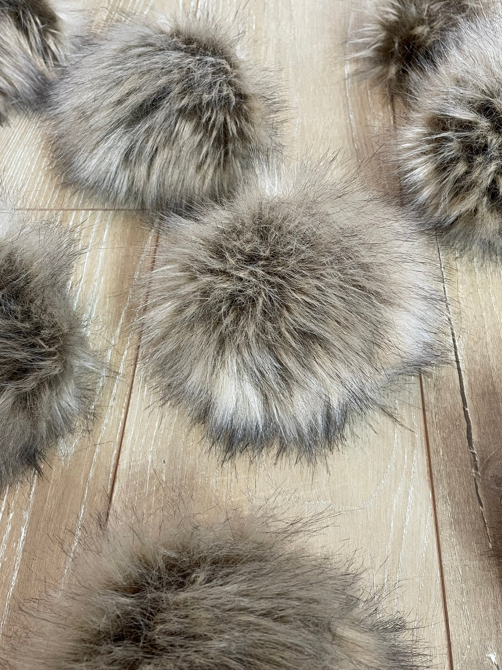 Alpaca faux fur pom pom