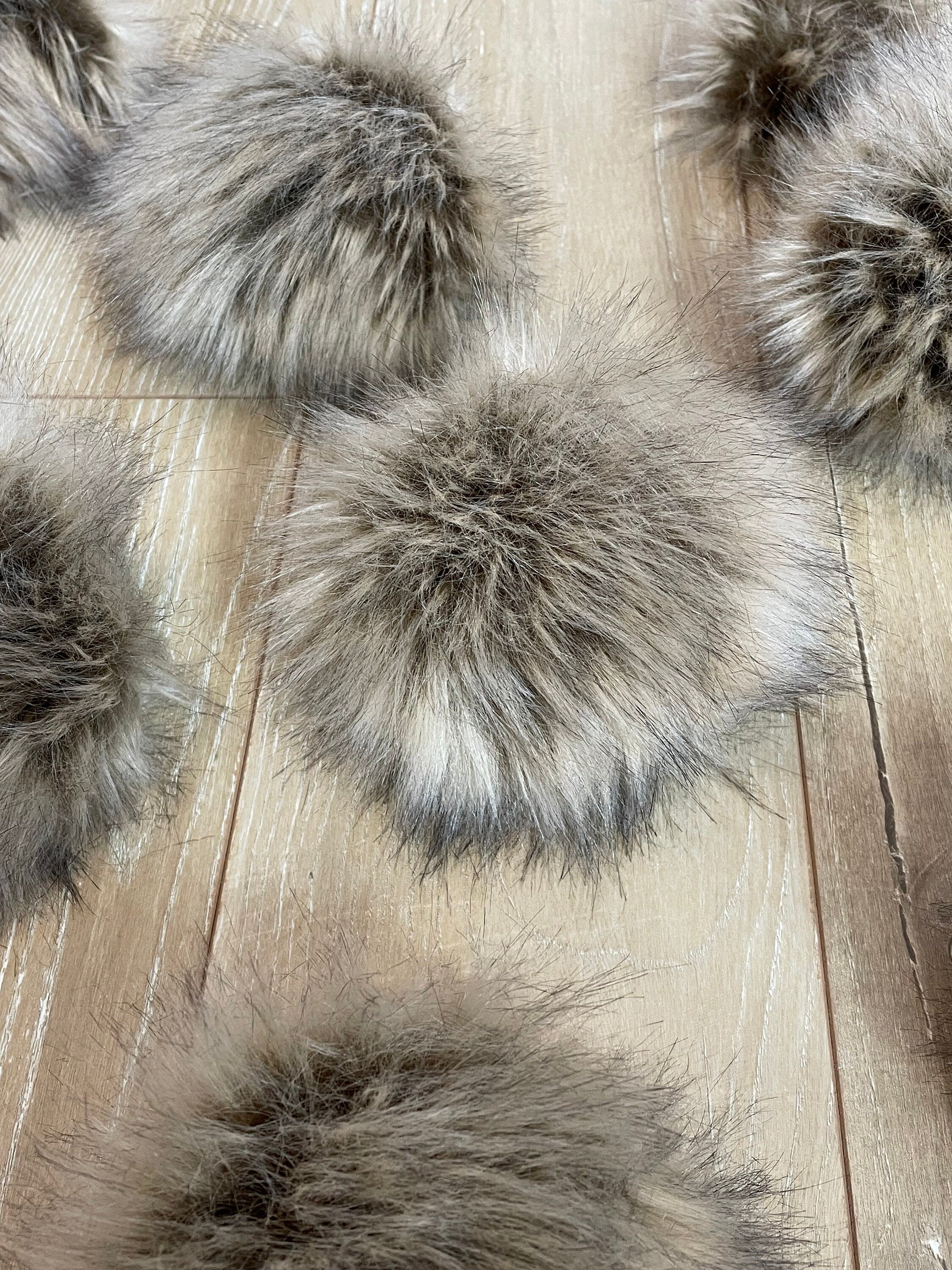 Alpaca faux fur pom pom