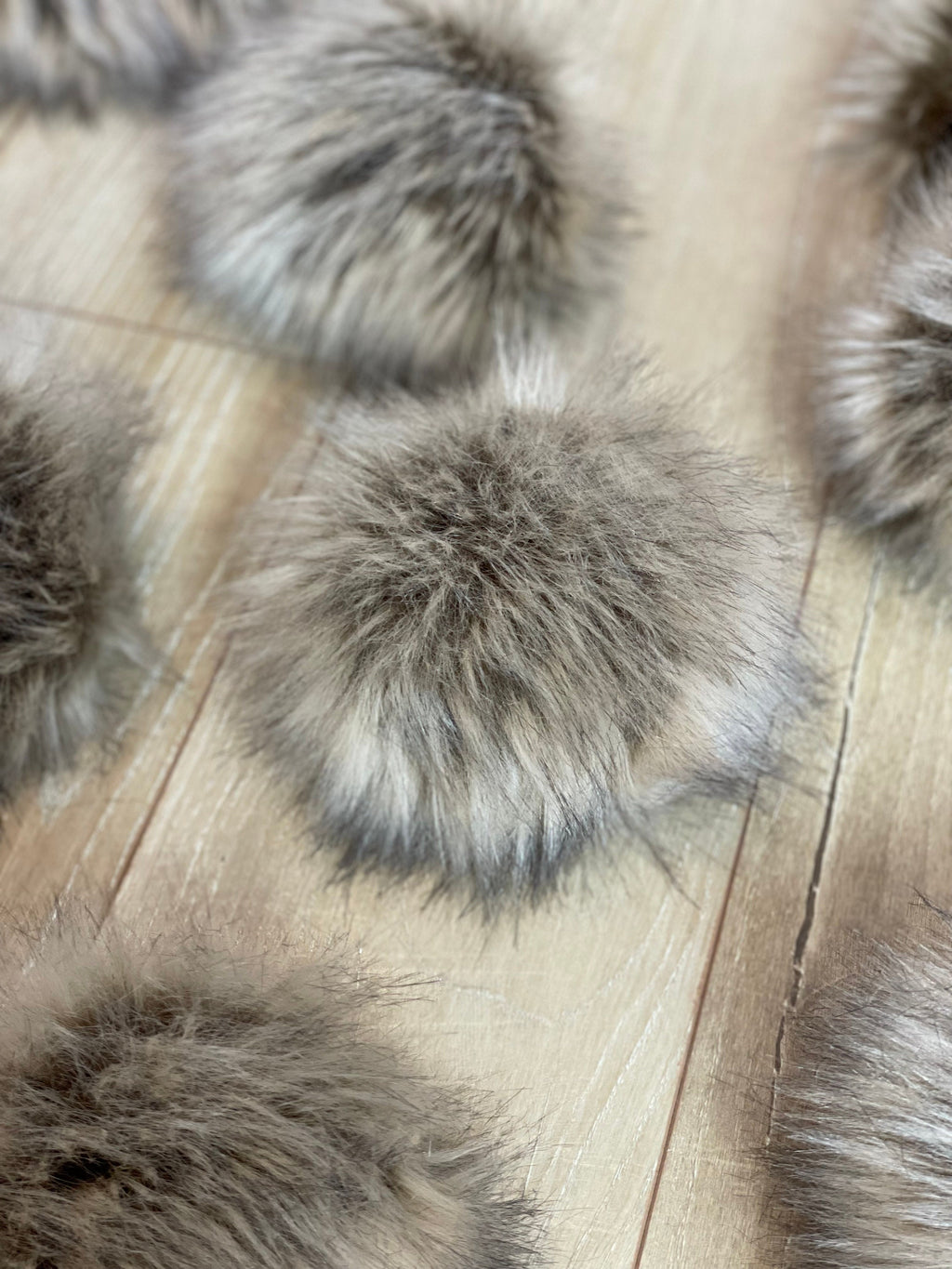 Alpaca faux fur pom pom